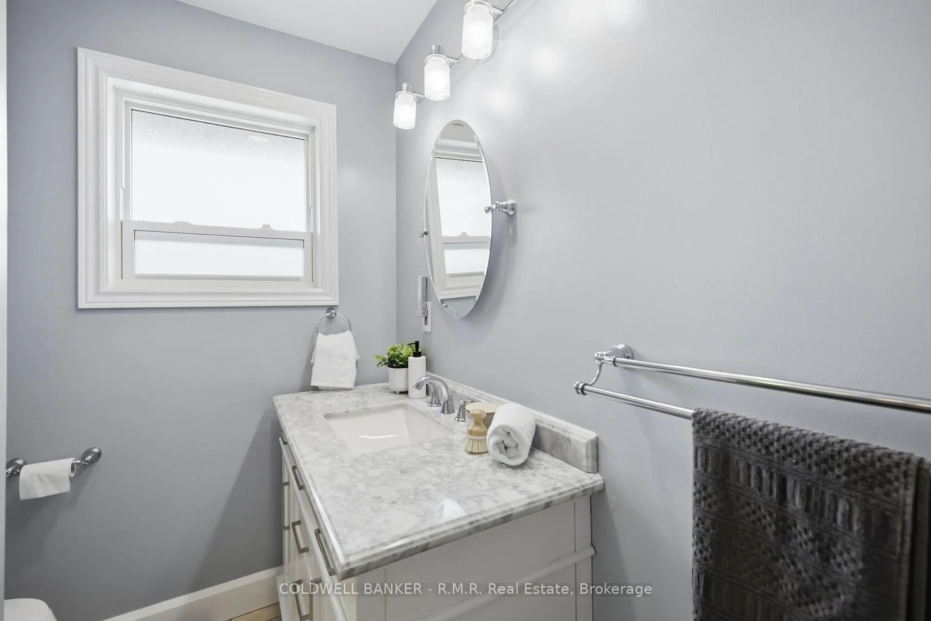 Photo 15 of 7 Summerfield Court, Clarington, Bowmanville — HOMEH