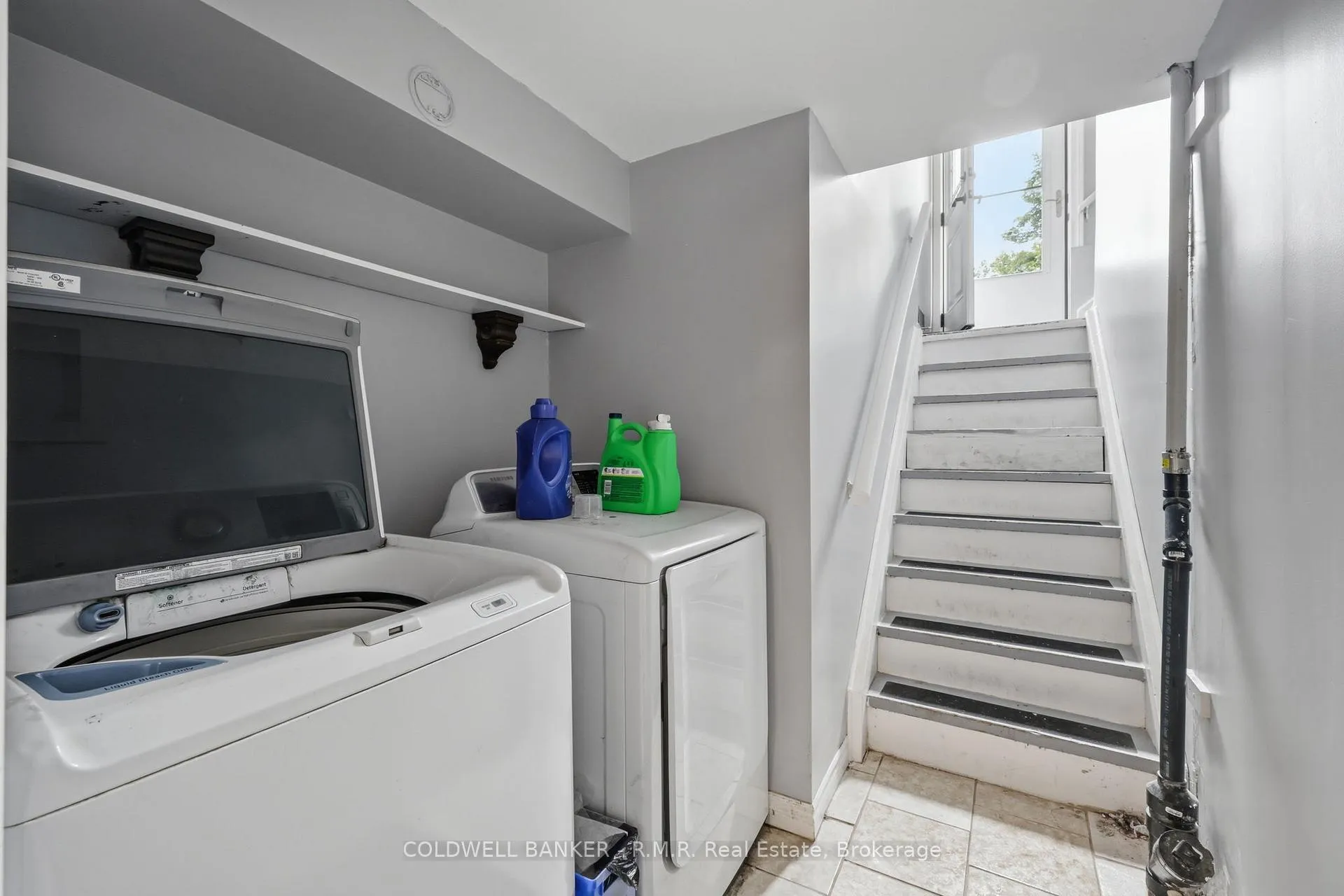 Photo 17 of 7 Summerfield Court, Clarington, Bowmanville — HOMEH