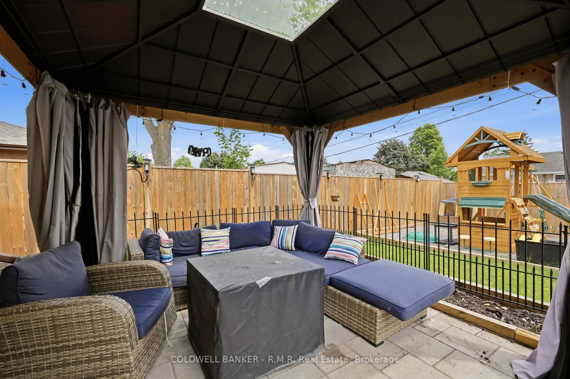 Photo 21 of 7 Summerfield Court, Clarington, Bowmanville — HOMEH