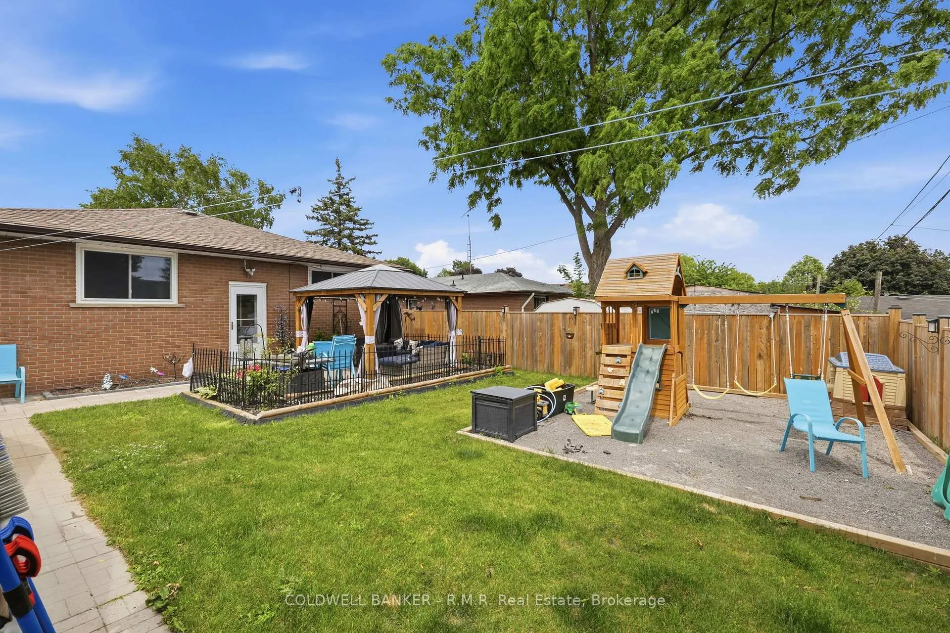 Photo 25 of 7 Summerfield Court, Clarington, Bowmanville — HOMEH