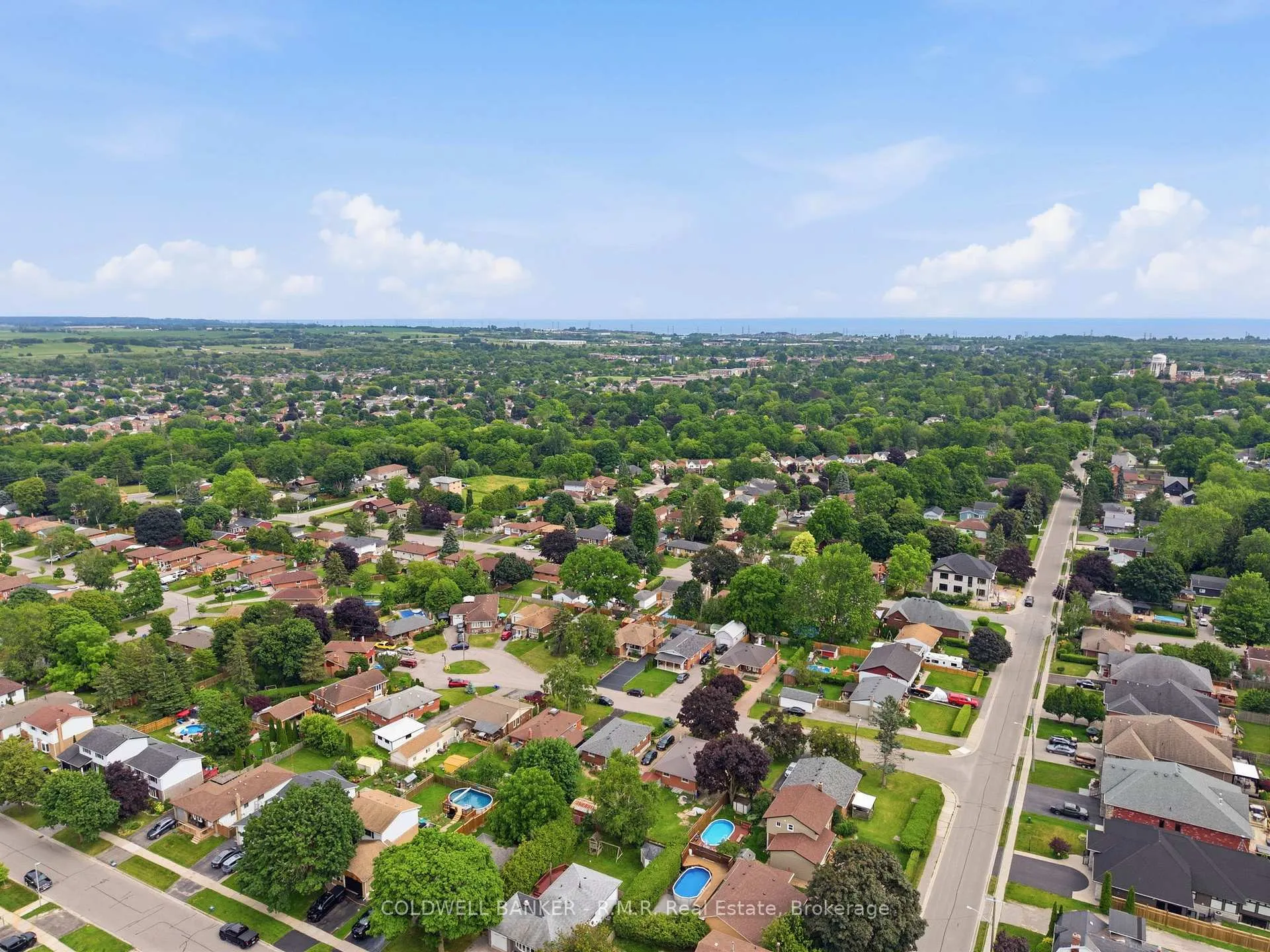 Photo 36 of 7 Summerfield Court, Clarington, Bowmanville — HOMEH