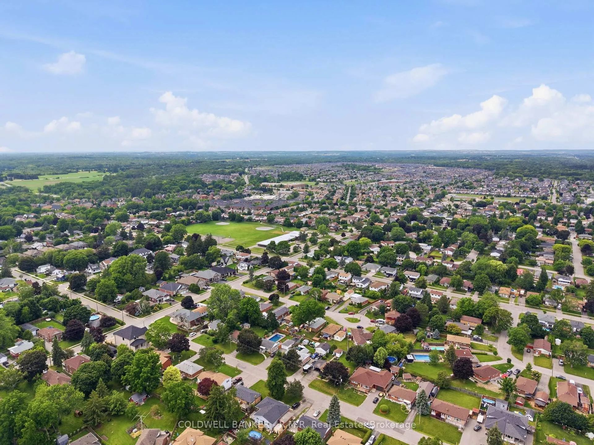 Photo 37 of 7 Summerfield Court, Clarington, Bowmanville — HOMEH