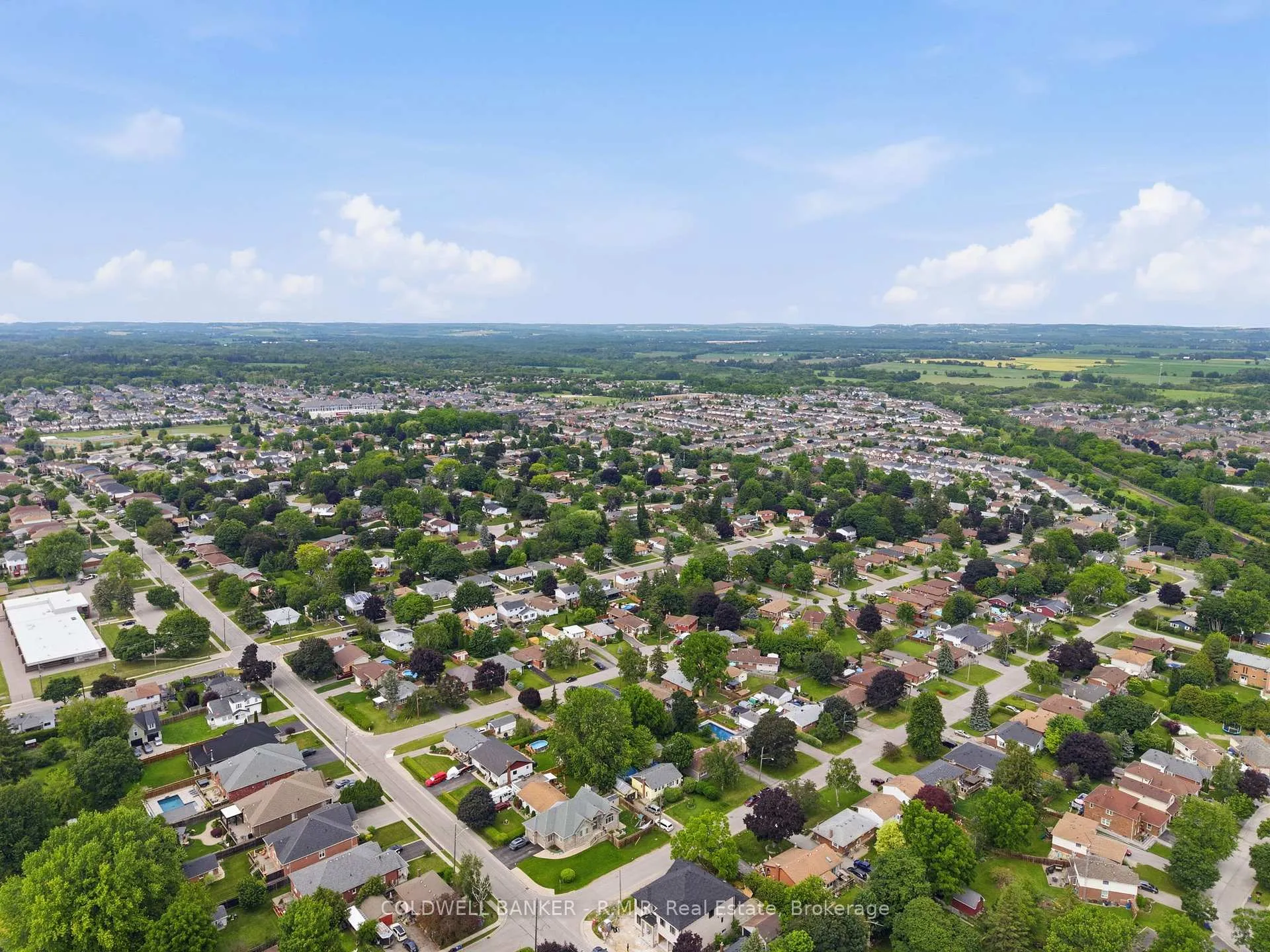 Photo 38 of 7 Summerfield Court, Clarington, Bowmanville — HOMEH