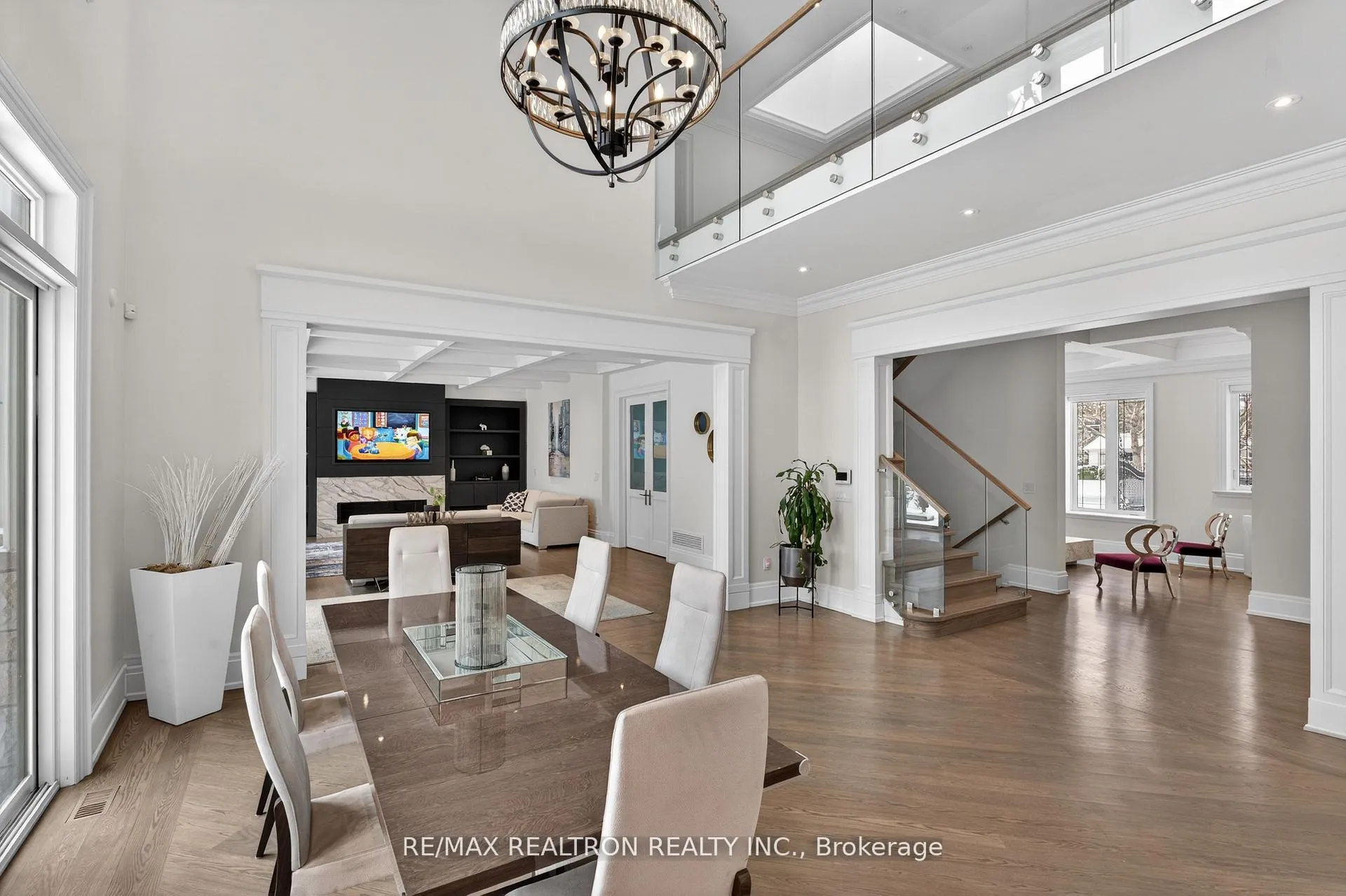Photo 7 of 27 Laureleaf Road, Markham, Bayview Glen — HOMEH
