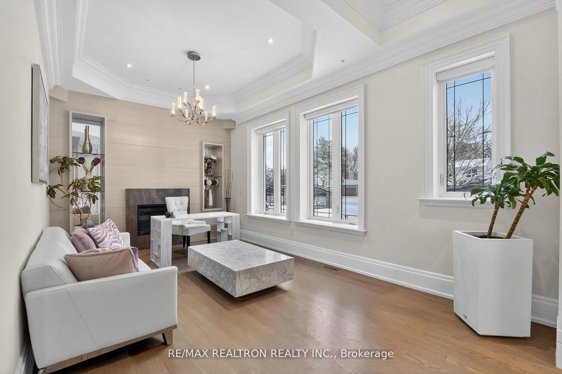 Photo 8 of 27 Laureleaf Road, Markham, Bayview Glen — HOMEH