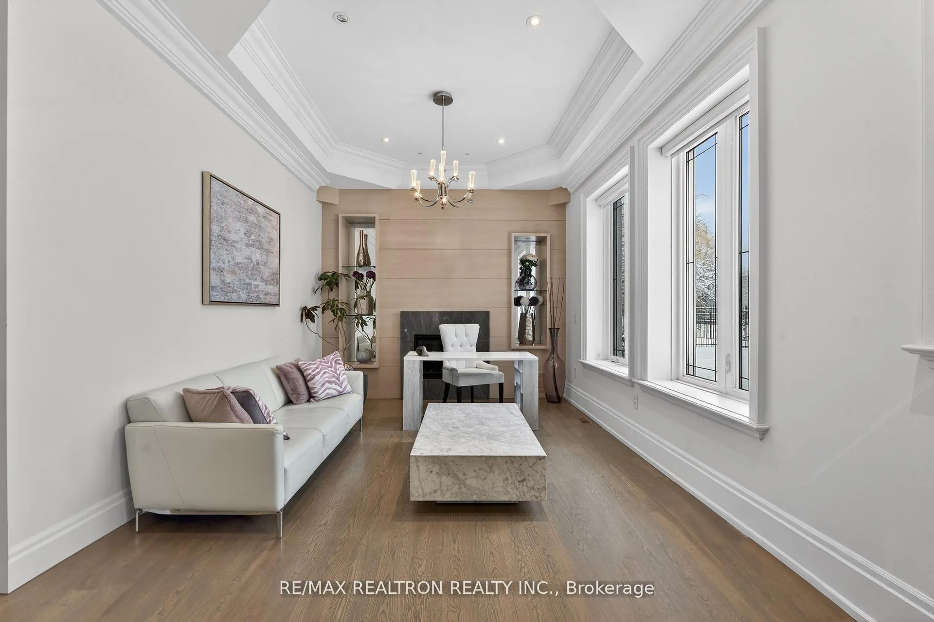Photo 9 of 27 Laureleaf Road, Markham, Bayview Glen — HOMEH