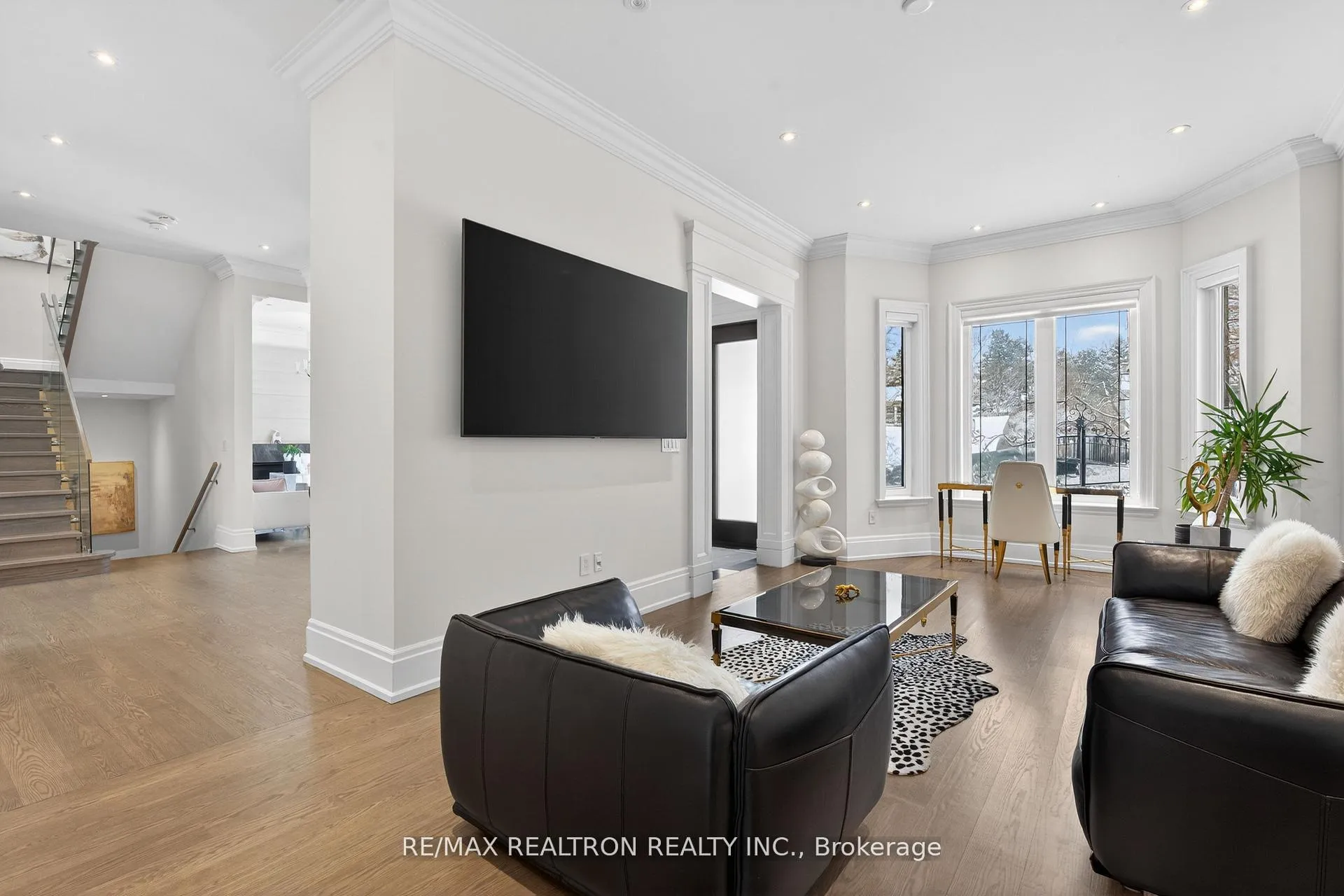 Photo 10 of 27 Laureleaf Road, Markham, Bayview Glen — HOMEH