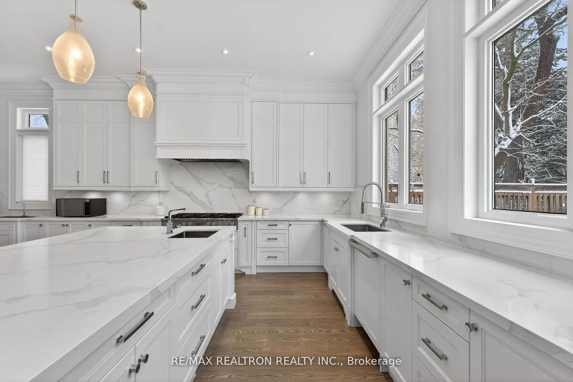 Photo 12 of 27 Laureleaf Road, Markham, Bayview Glen — HOMEH