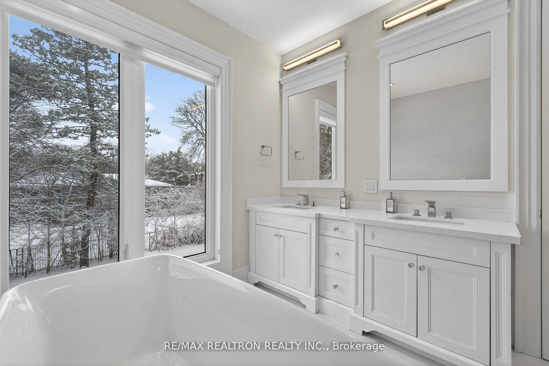 Photo 38 of 27 Laureleaf Road, Markham, Bayview Glen — HOMEH