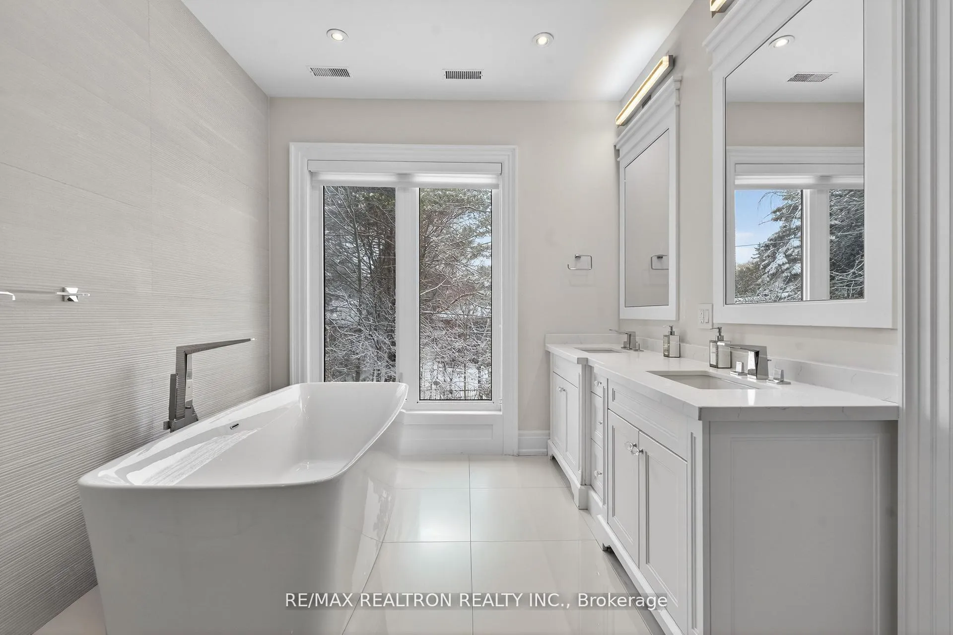 Photo 40 of 27 Laureleaf Road, Markham, Bayview Glen — HOMEH