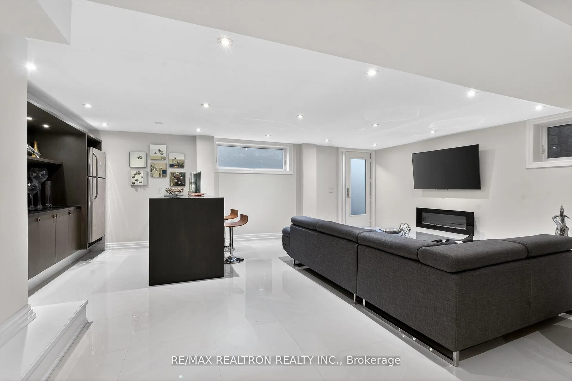 Photo 44 of 27 Laureleaf Road, Markham, Bayview Glen — HOMEH