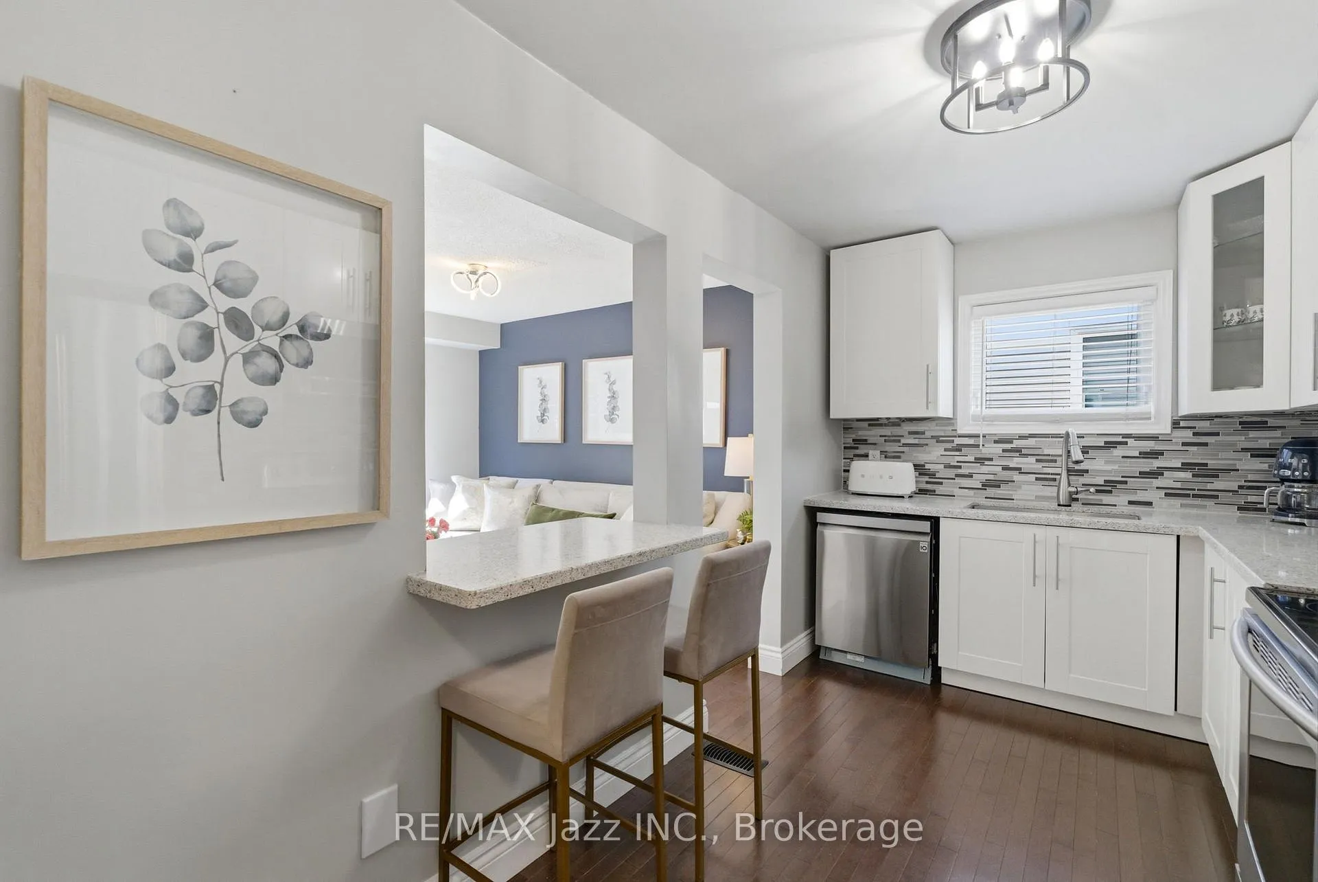 Photo 3 of 555 Cobblehill Drive, Oshawa, Pinecrest — HOMEH