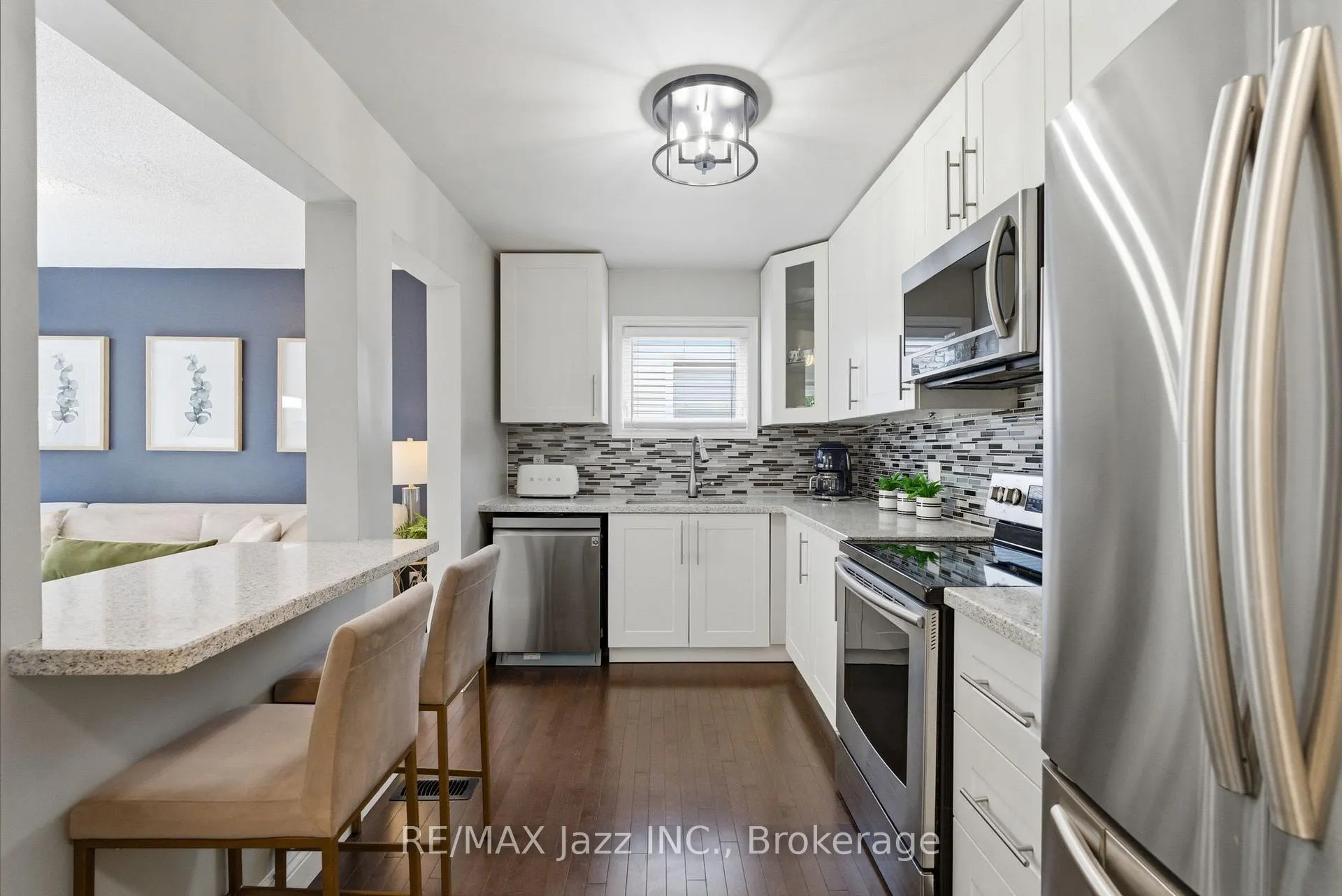 Photo 4 of 555 Cobblehill Drive, Oshawa, Pinecrest — HOMEH