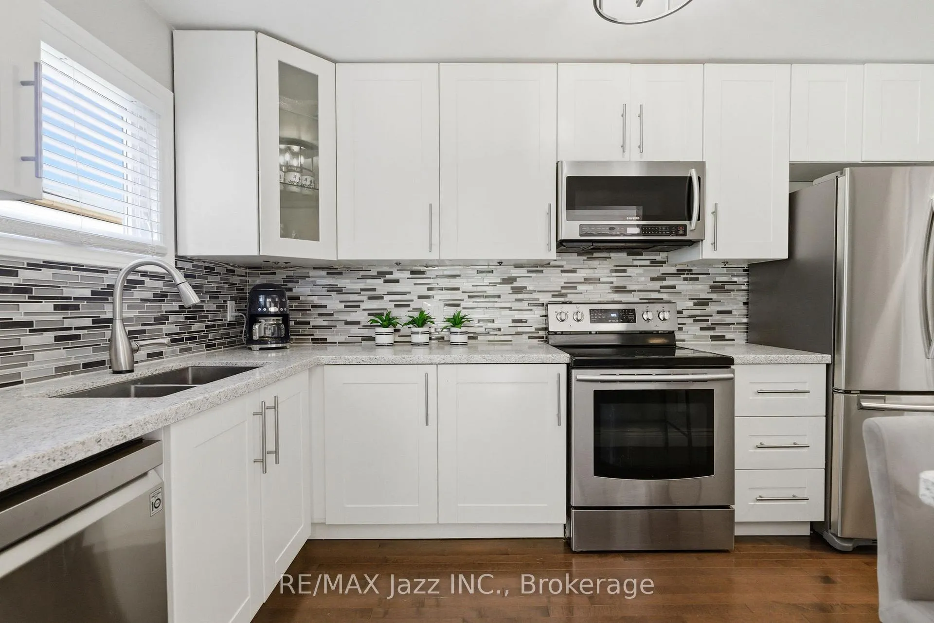 Photo 5 of 555 Cobblehill Drive, Oshawa, Pinecrest — HOMEH