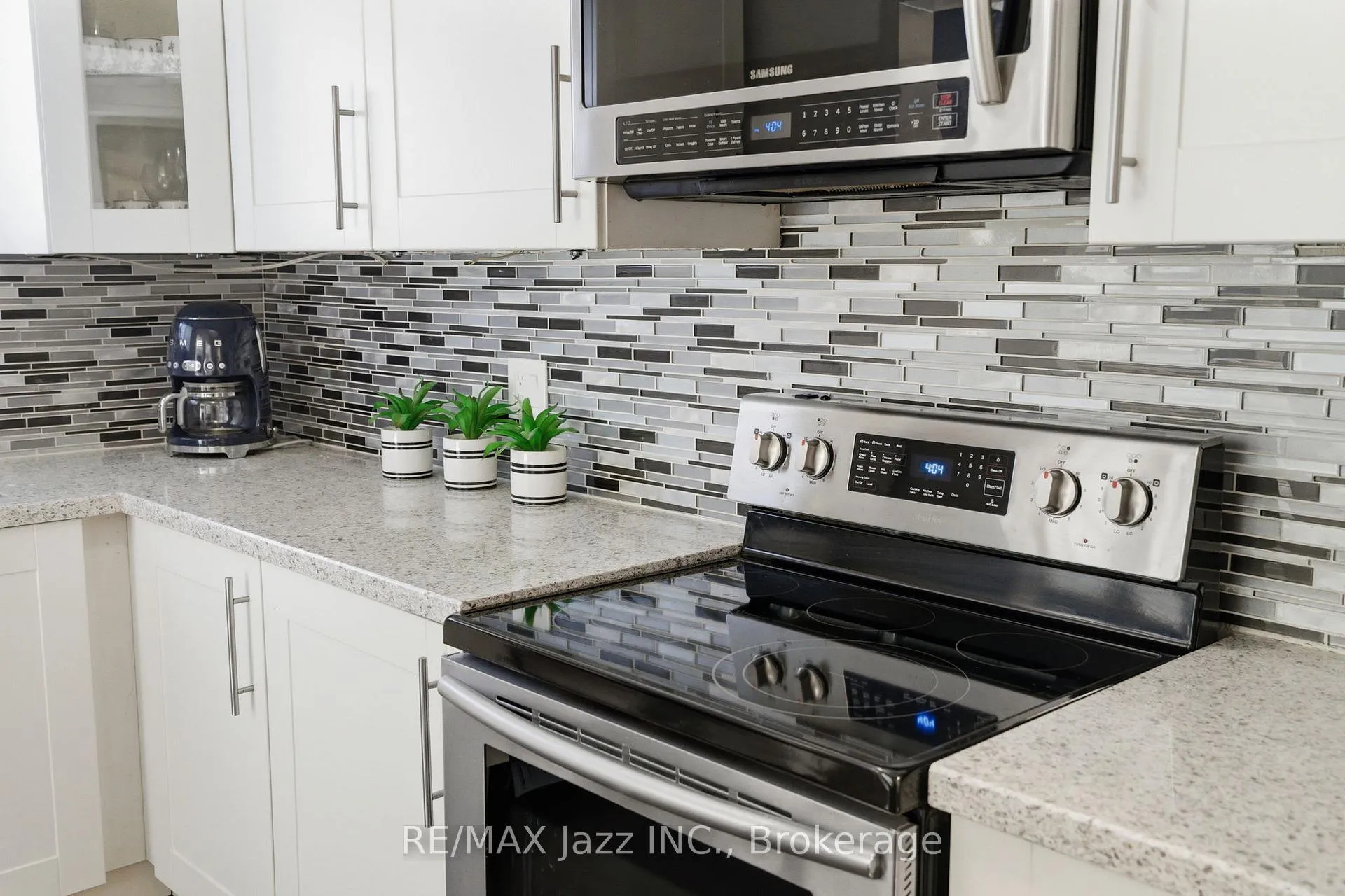 Photo 6 of 555 Cobblehill Drive, Oshawa, Pinecrest — HOMEH