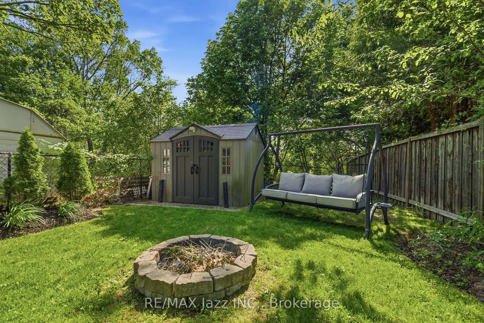 Photo 39 of 555 Cobblehill Drive, Oshawa, Pinecrest — HOMEH