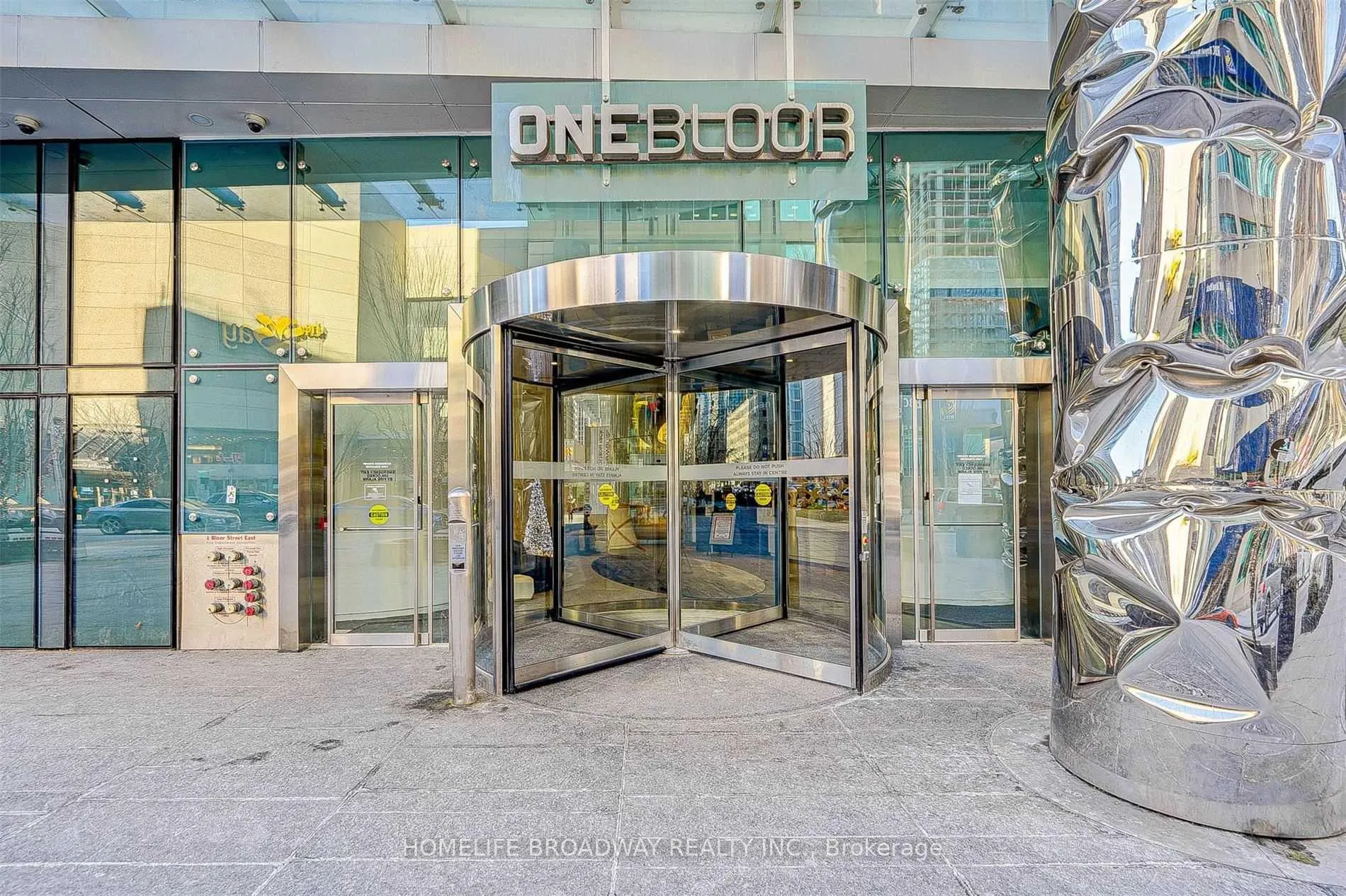 Photo 4 of Unit 2001, 1 Bloor Street E, Toronto, Church-Yonge Corridor — HOMEH
