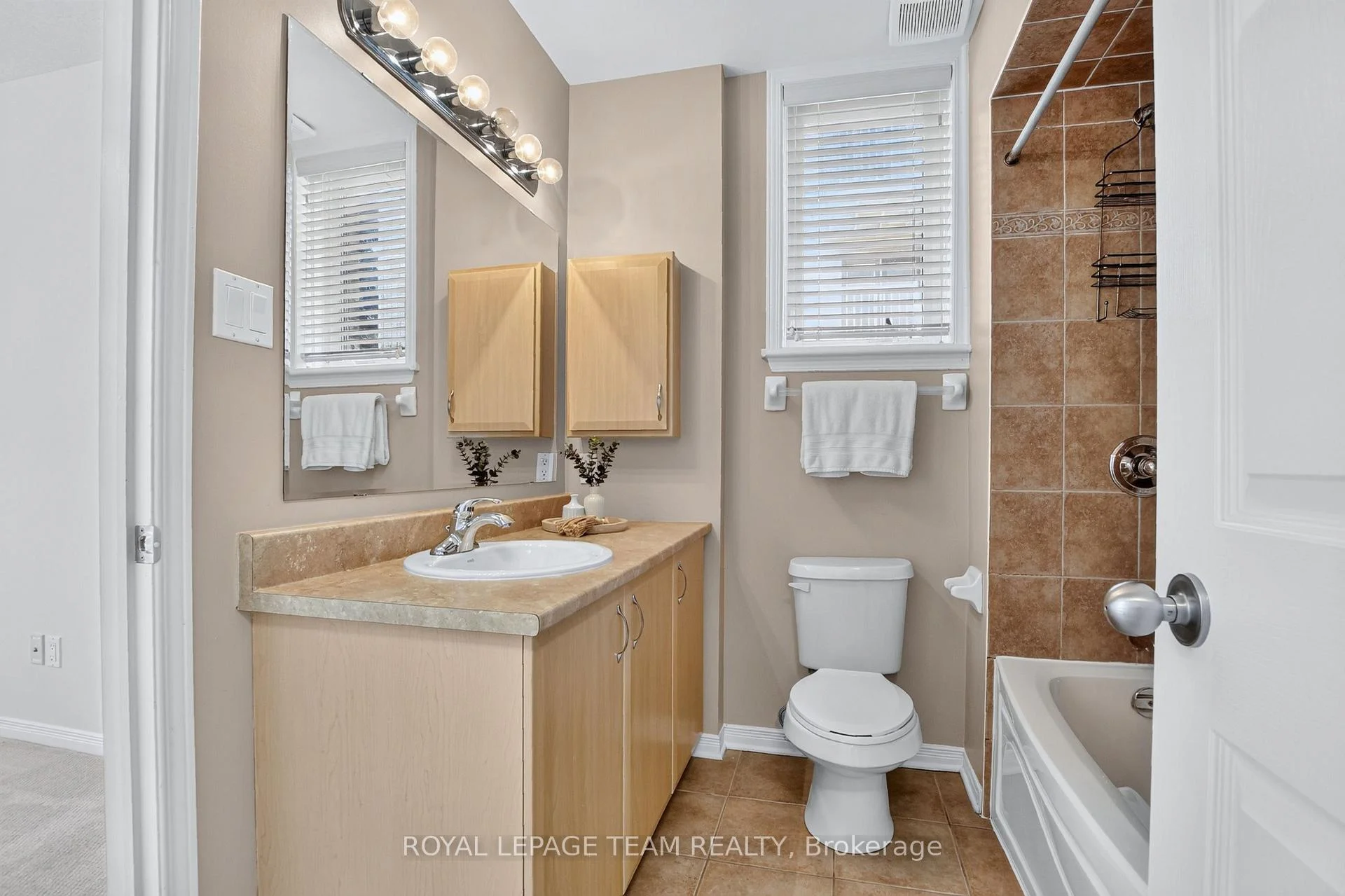 Photo 48 of Unit 1, 255 Deercroft Avenue, Ottawa, Barrhaven - Longfields — HOMEH