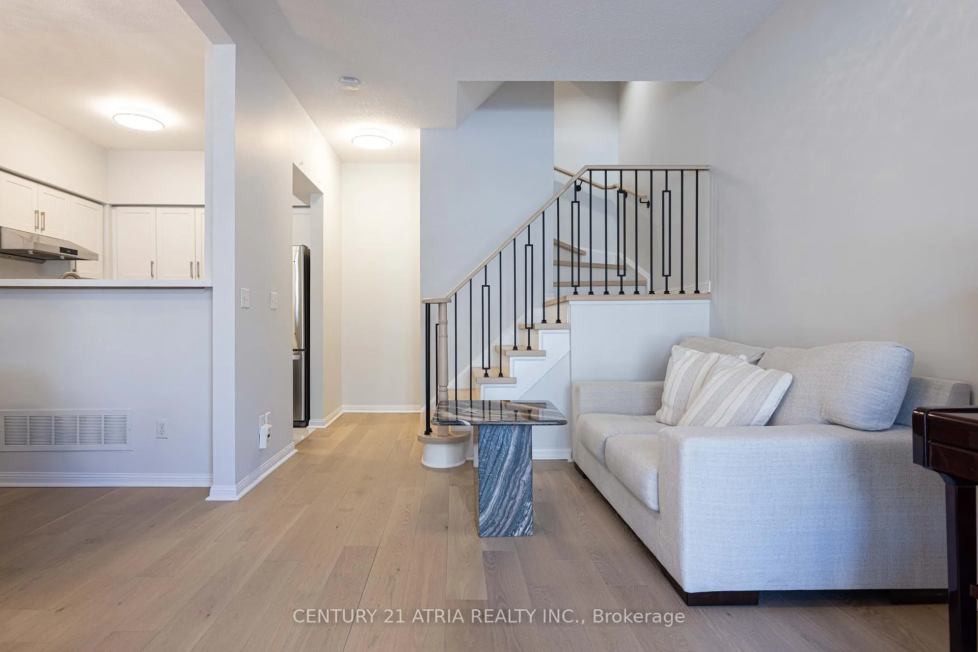 Photo 1 of Unit 9, 4 Alpen Way, Markham, Unionville — HOMEH