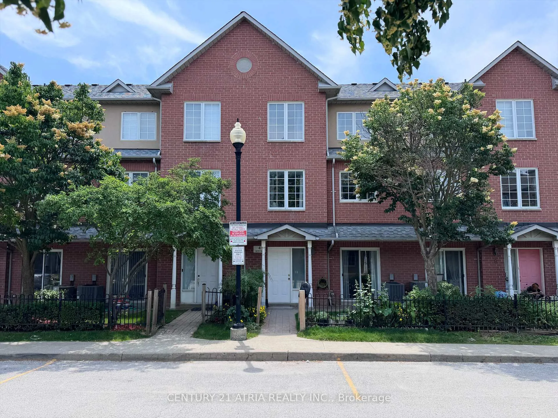 Photo 2 of Unit 9, 4 Alpen Way, Markham, Unionville — HOMEH