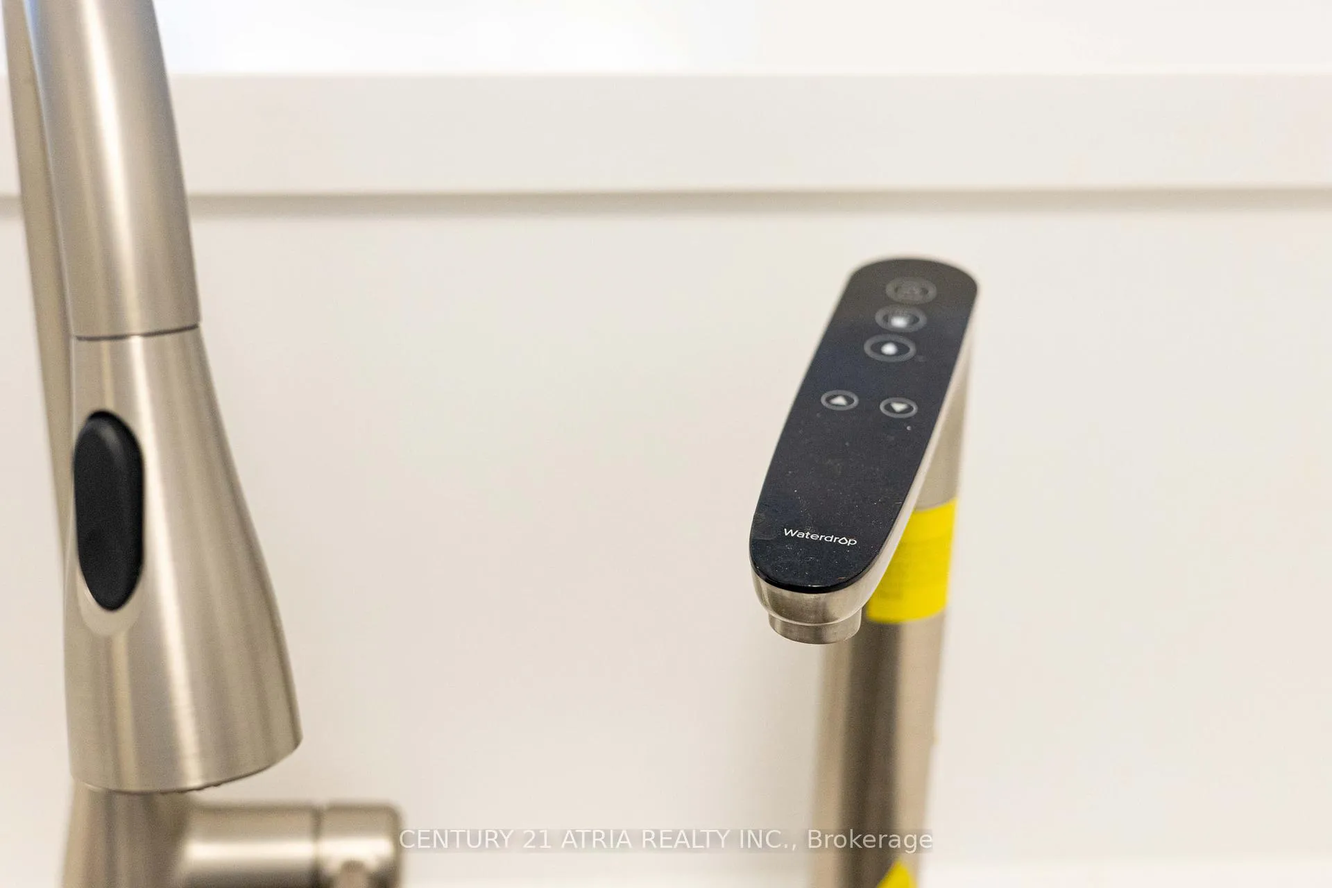Photo 7 of Unit 9, 4 Alpen Way, Markham, Unionville — HOMEH
