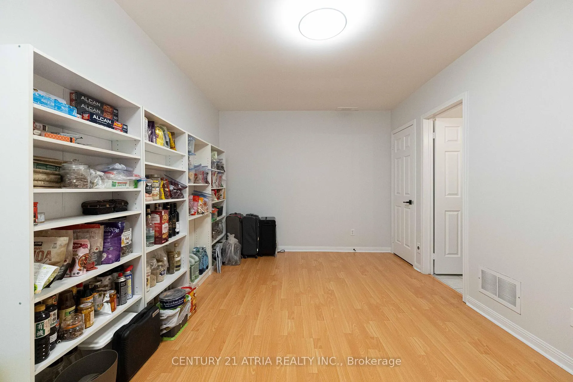 Photo 16 of Unit 9, 4 Alpen Way, Markham, Unionville — HOMEH
