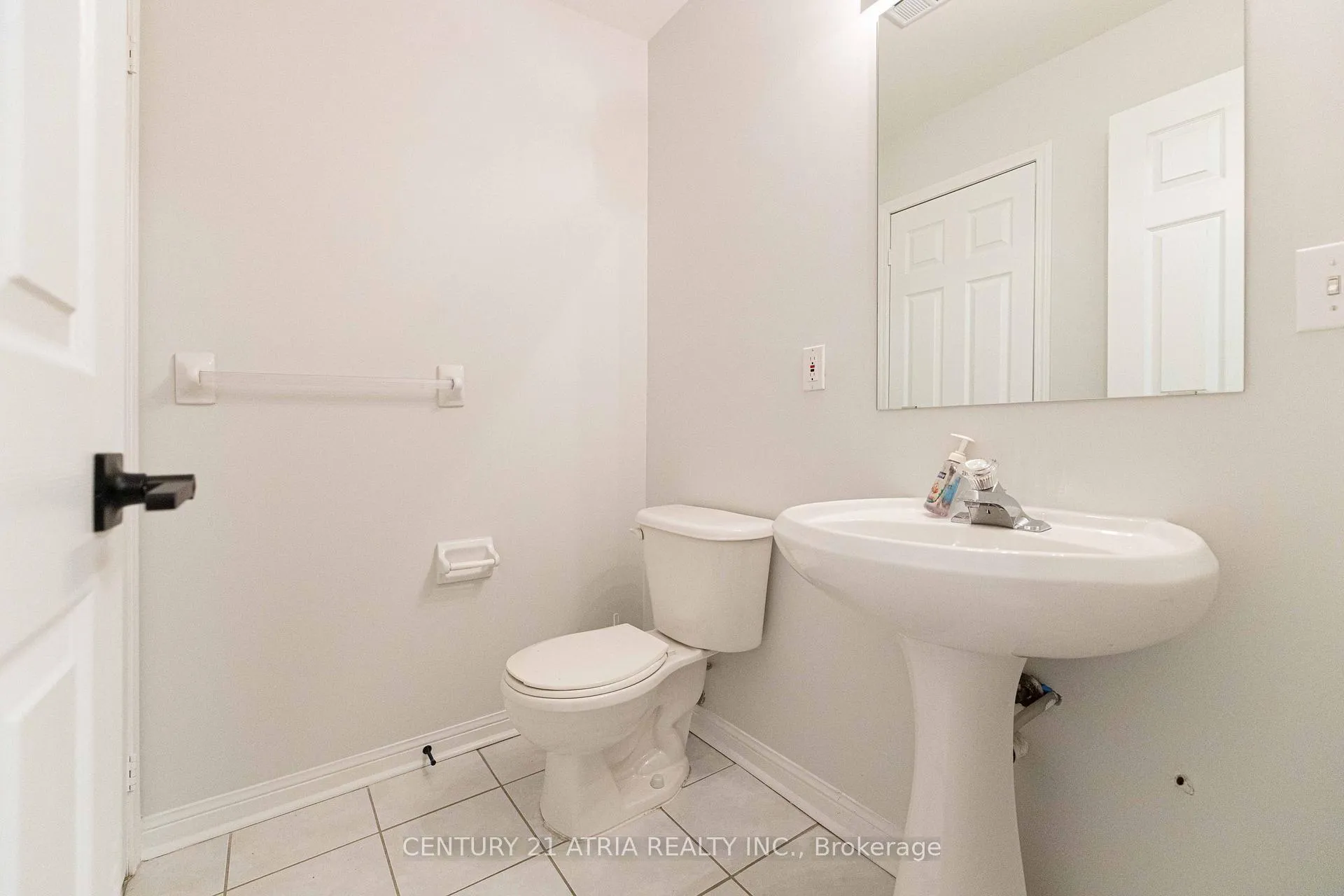Photo 17 of Unit 9, 4 Alpen Way, Markham, Unionville — HOMEH