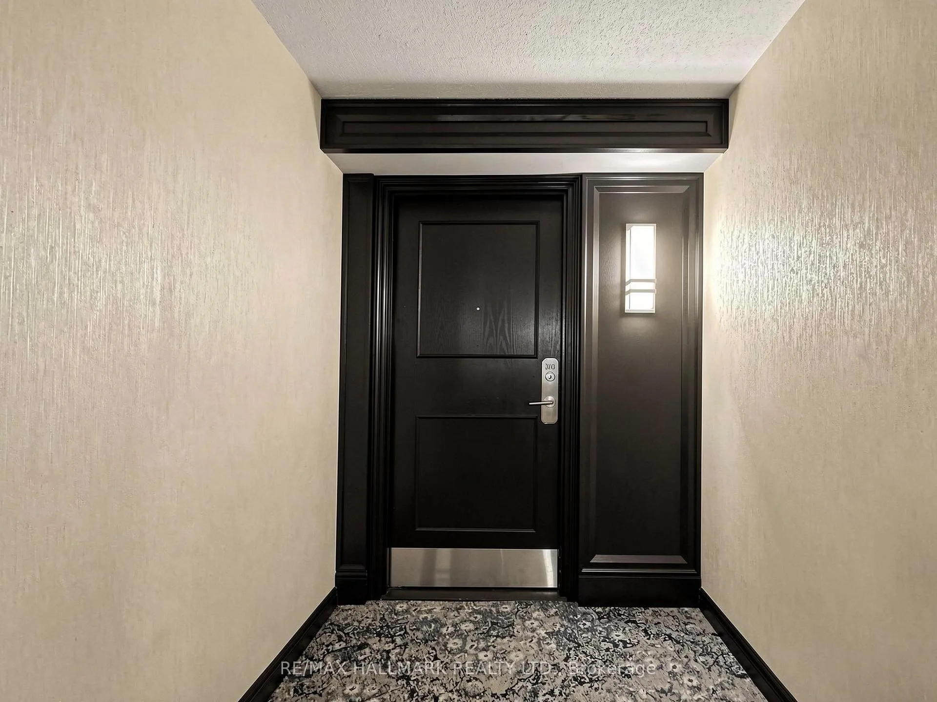 Photo 6 of Unit 302, 14924 Yonge Street, Aurora, Aurora Highlands — HOMEH
