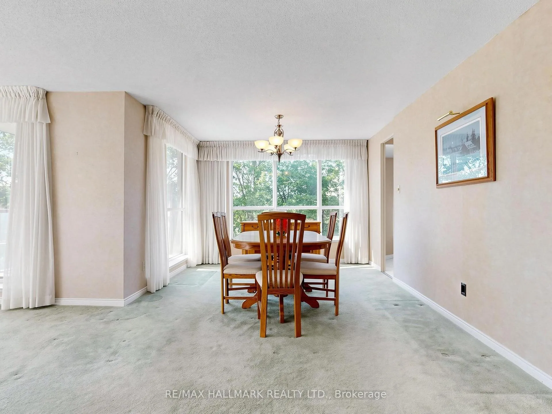 Photo 12 of Unit 302, 14924 Yonge Street, Aurora, Aurora Highlands — HOMEH