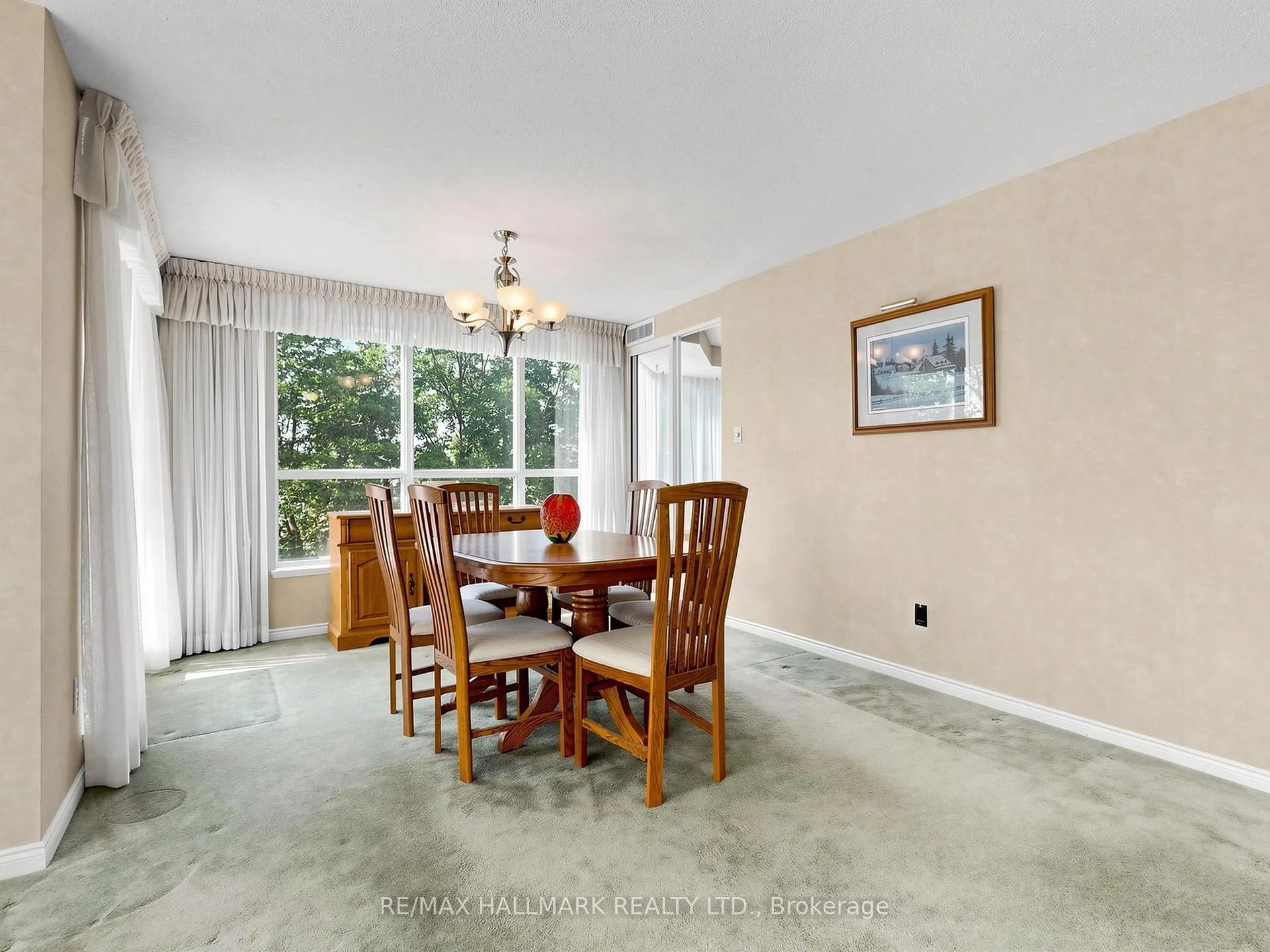 Photo 13 of Unit 302, 14924 Yonge Street, Aurora, Aurora Highlands — HOMEH