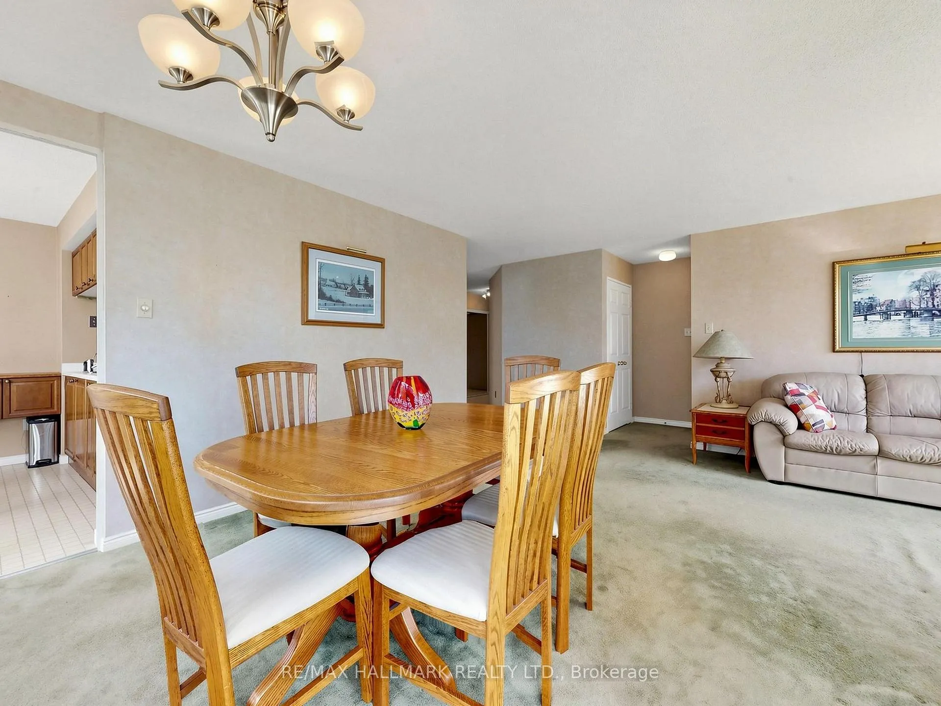 Photo 15 of Unit 302, 14924 Yonge Street, Aurora, Aurora Highlands — HOMEH