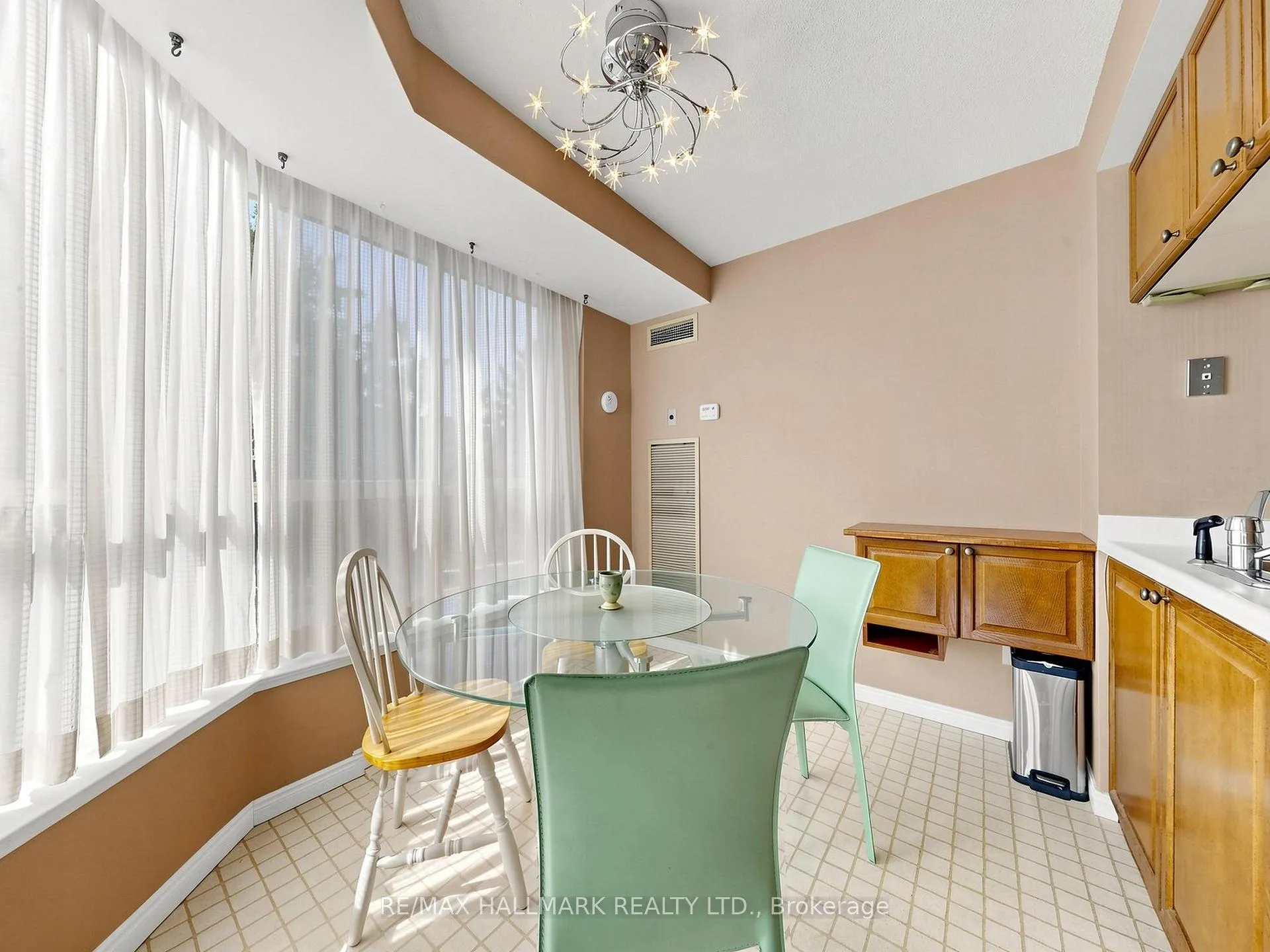 Photo 16 of Unit 302, 14924 Yonge Street, Aurora, Aurora Highlands — HOMEH