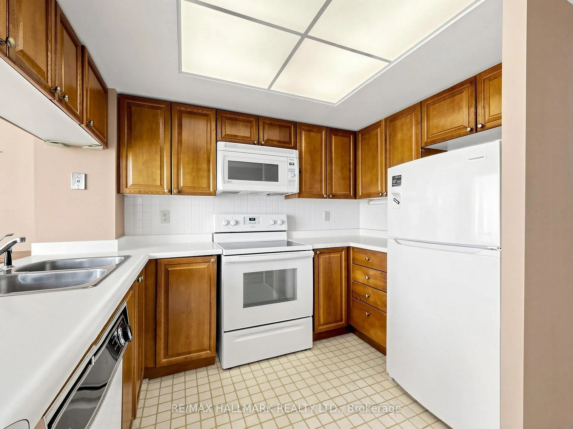 Photo 17 of Unit 302, 14924 Yonge Street, Aurora, Aurora Highlands — HOMEH