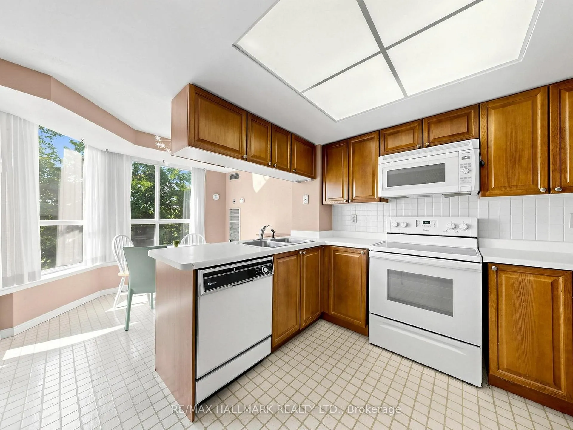 Photo 19 of Unit 302, 14924 Yonge Street, Aurora, Aurora Highlands — HOMEH