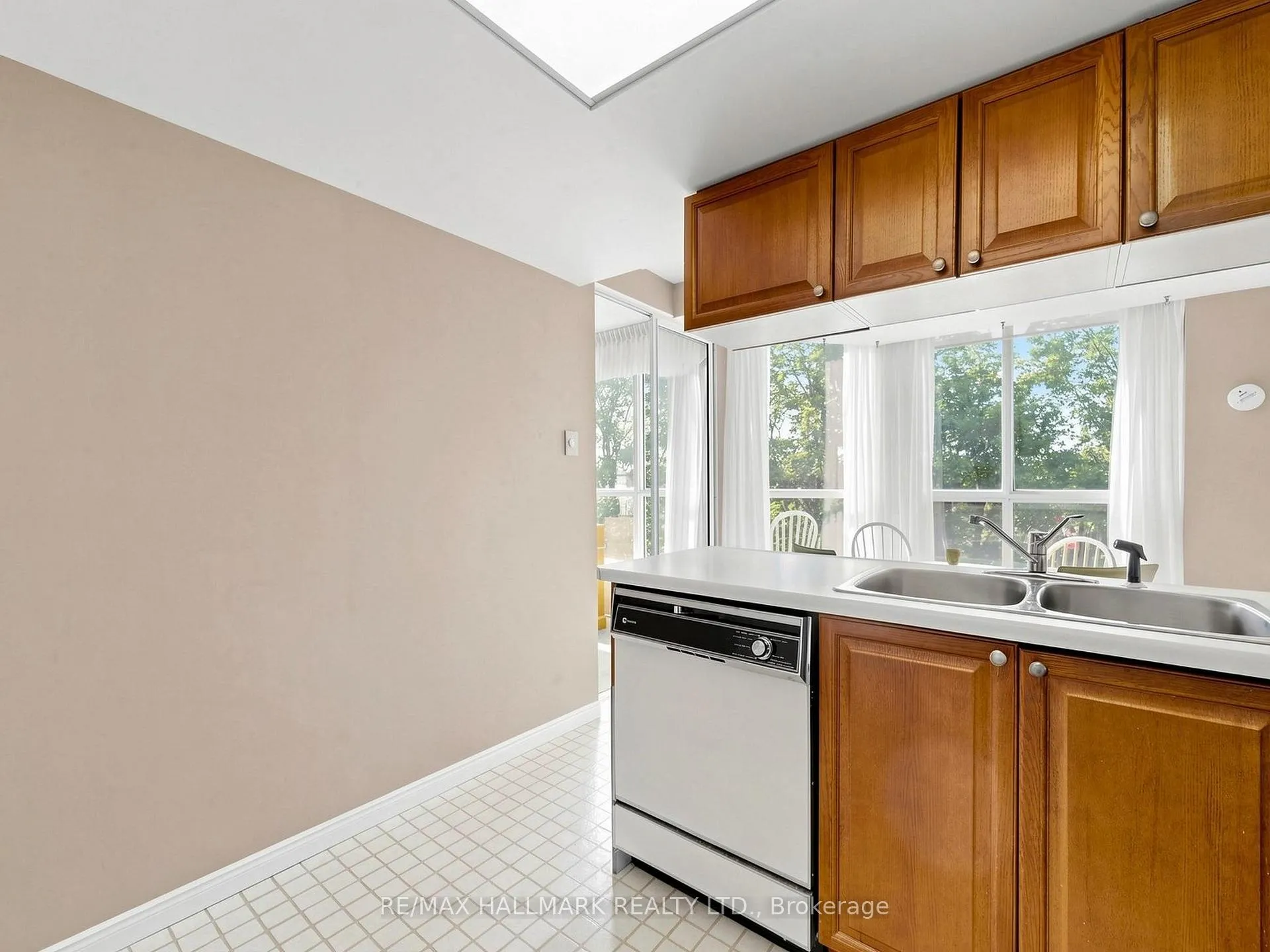 Photo 20 of Unit 302, 14924 Yonge Street, Aurora, Aurora Highlands — HOMEH
