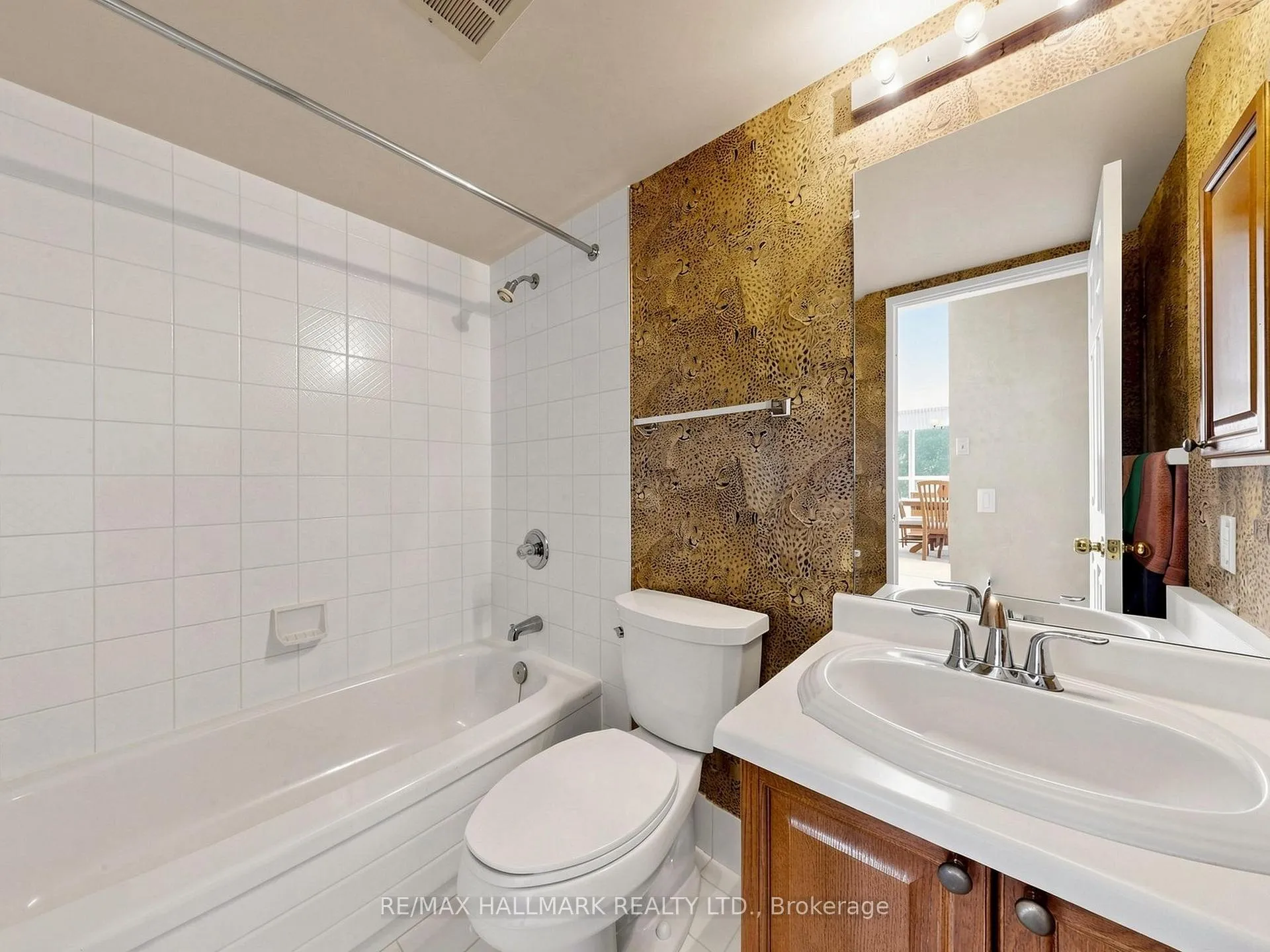 Photo 31 of Unit 302, 14924 Yonge Street, Aurora, Aurora Highlands — HOMEH