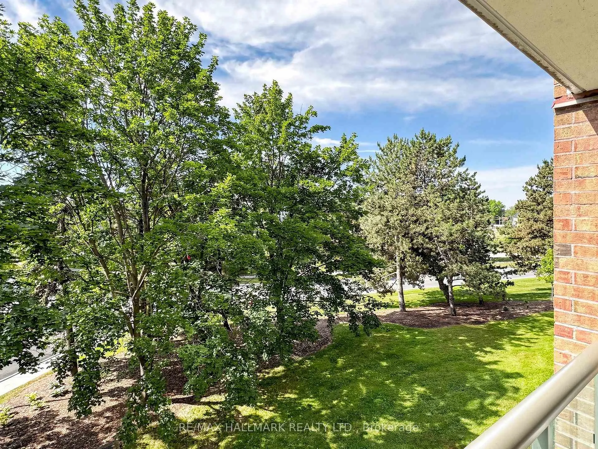 Photo 37 of Unit 302, 14924 Yonge Street, Aurora, Aurora Highlands — HOMEH