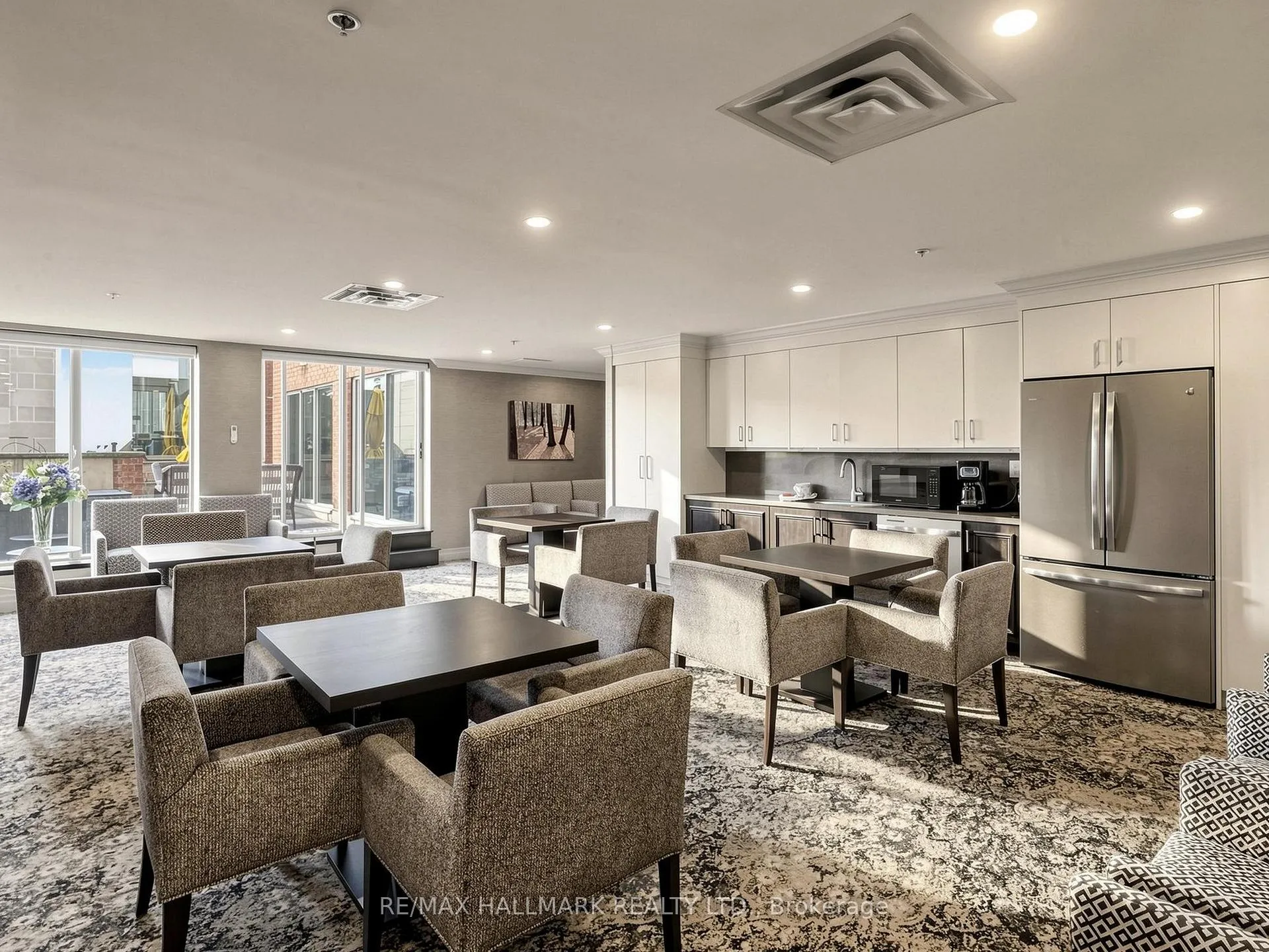 Photo 40 of Unit 302, 14924 Yonge Street, Aurora, Aurora Highlands — HOMEH