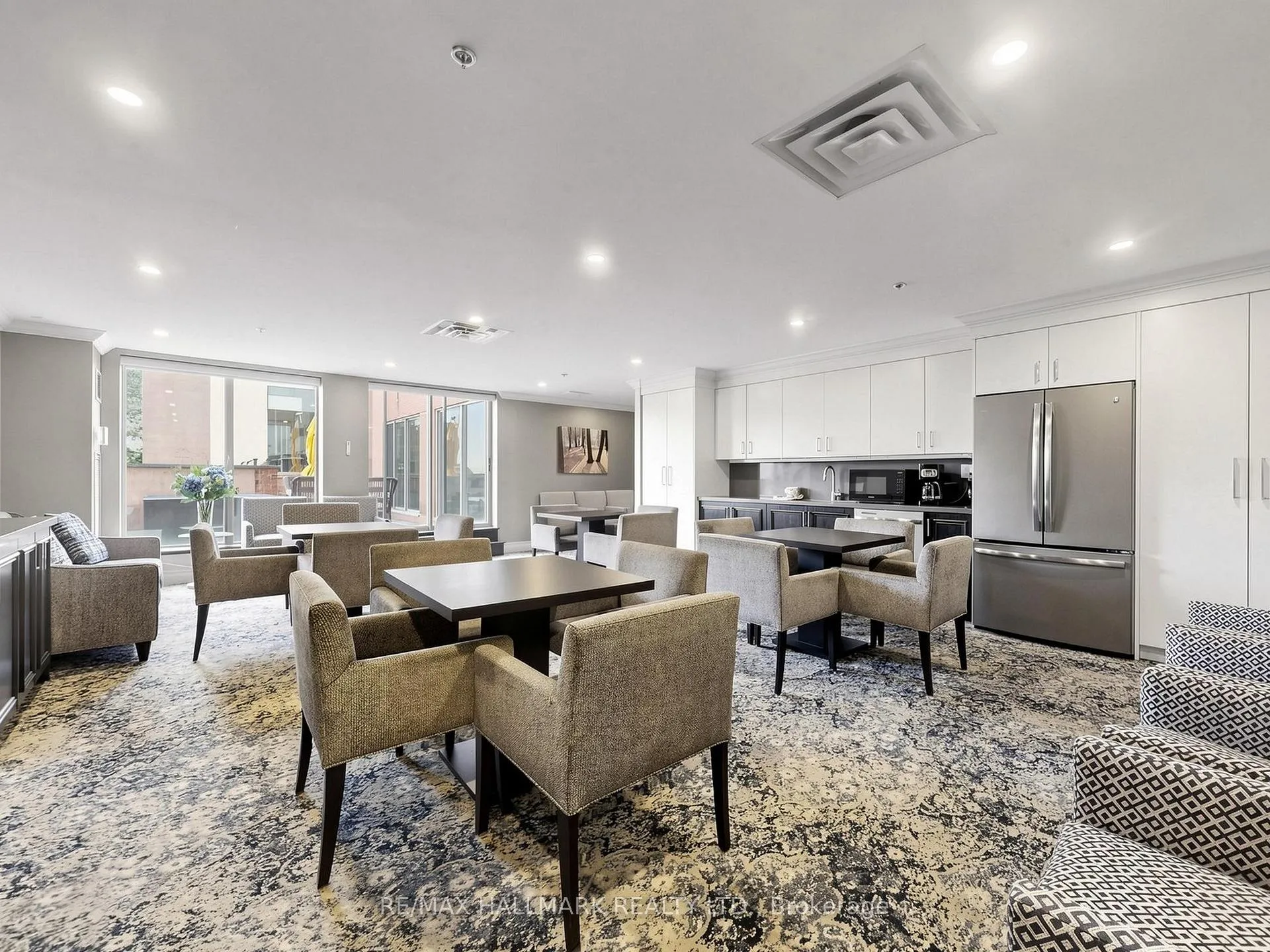 Photo 42 of Unit 302, 14924 Yonge Street, Aurora, Aurora Highlands — HOMEH