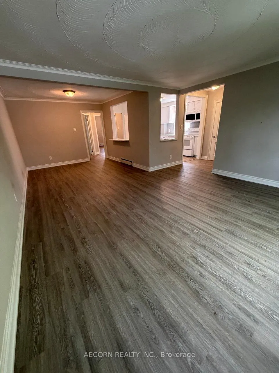 Photo 2 of 43 Morgan Avenue, Etobicoke, Stonegate-Queensway — HOMEH