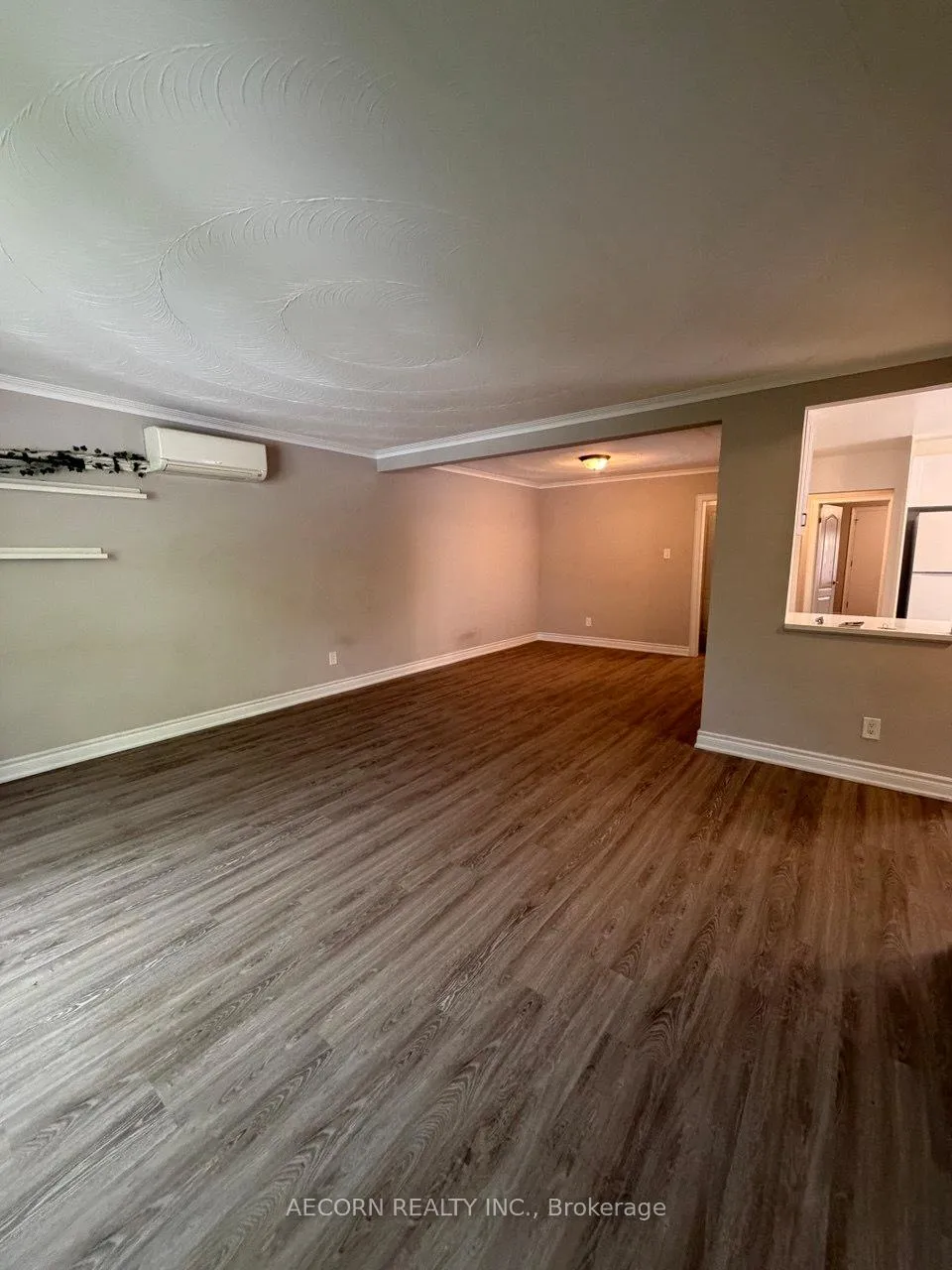 Photo 4 of 43 Morgan Avenue, Etobicoke, Stonegate-Queensway — HOMEH