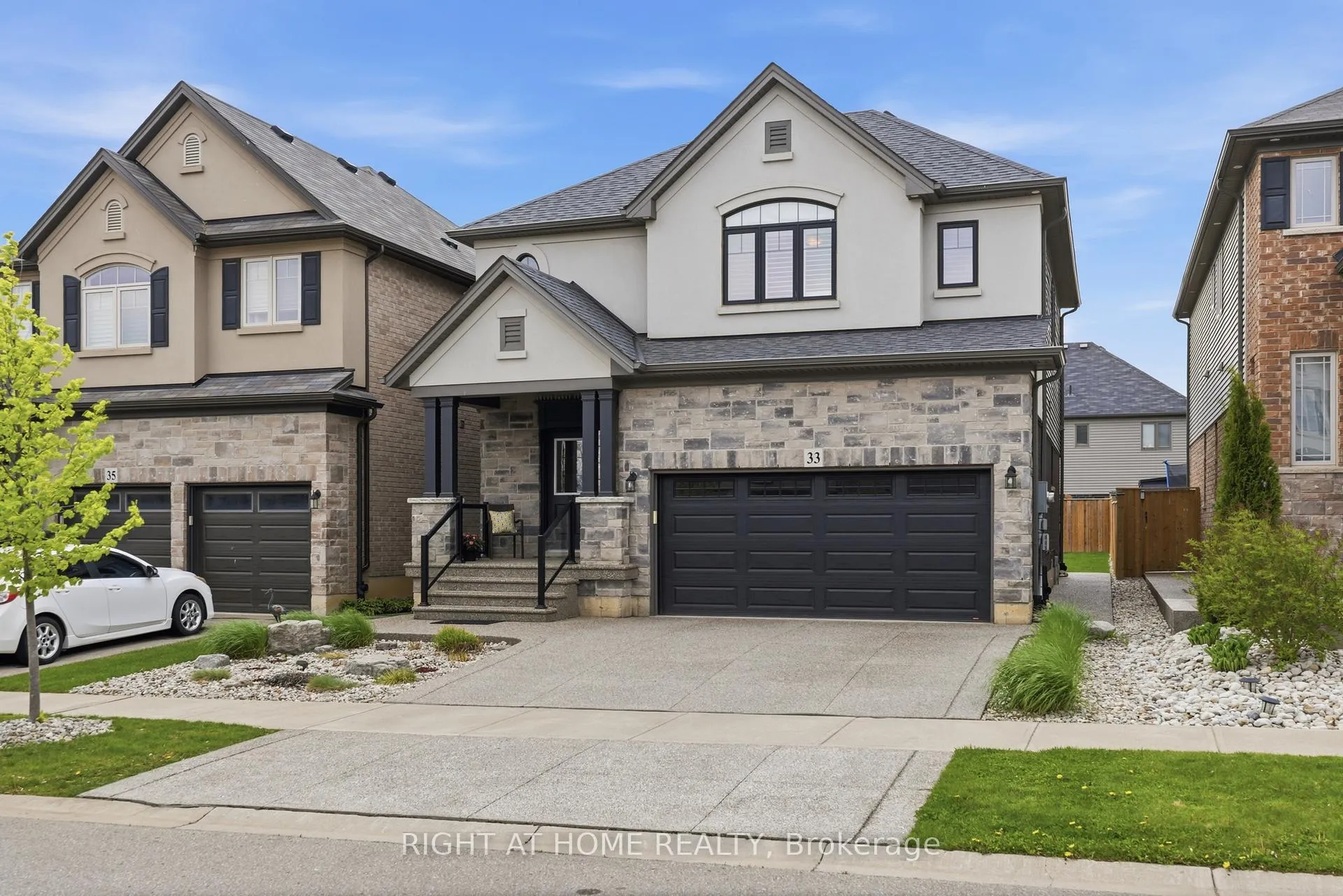 Photo 3 of 33 Vic Chambers Place, Brant, Paris — HOMEH