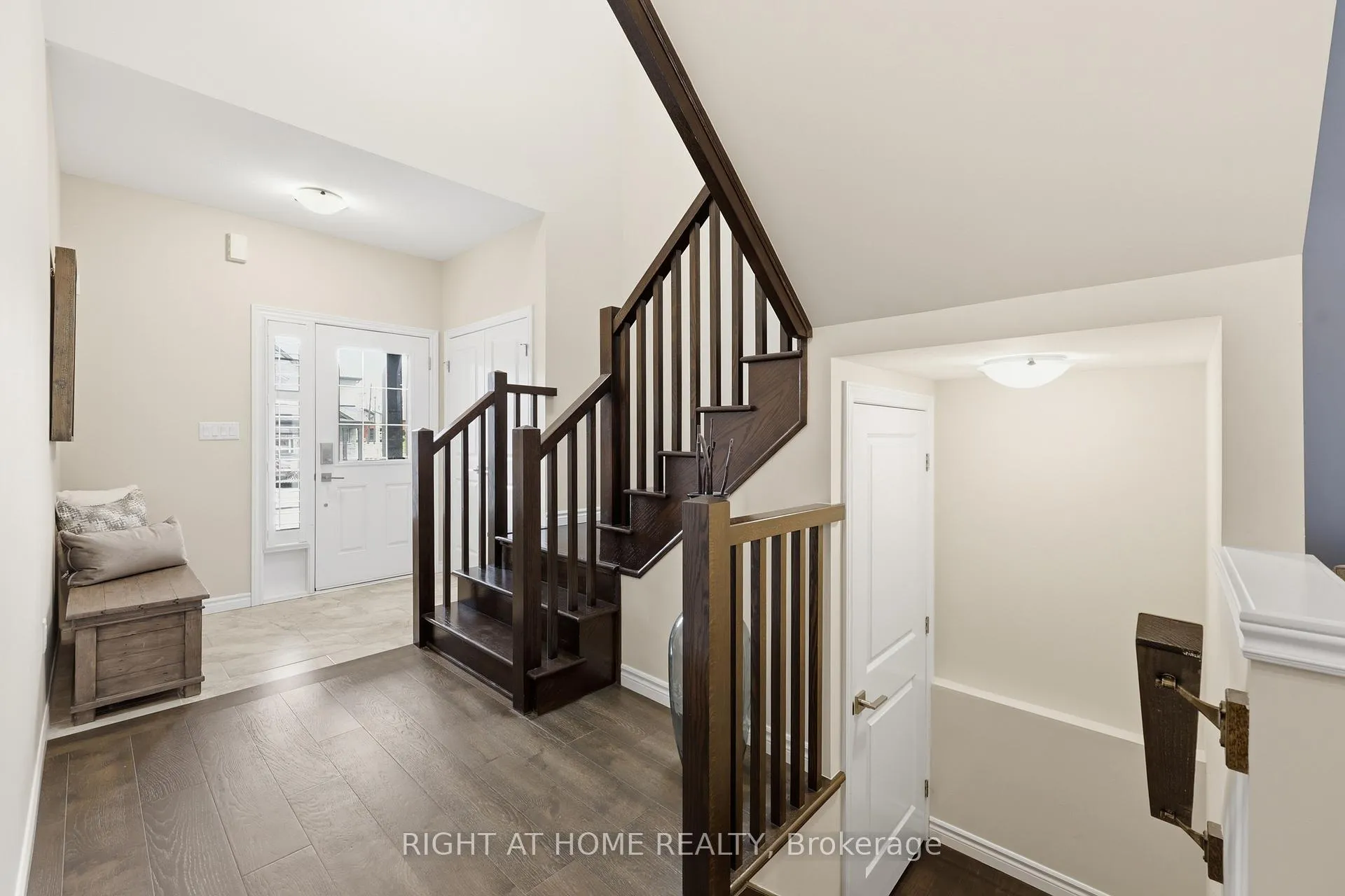 Photo 5 of 33 Vic Chambers Place, Brant, Paris — HOMEH