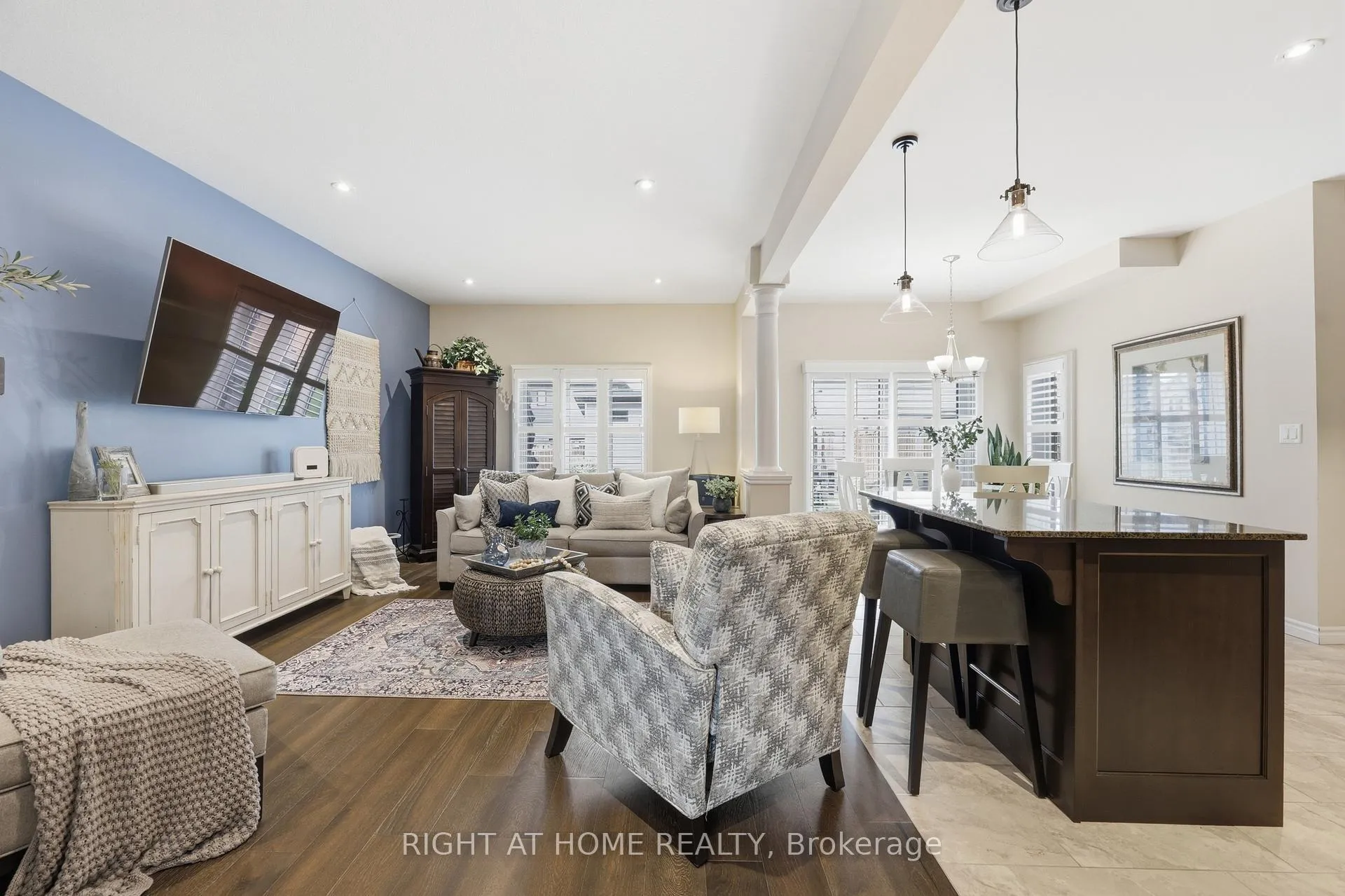 Photo 6 of 33 Vic Chambers Place, Brant, Paris — HOMEH