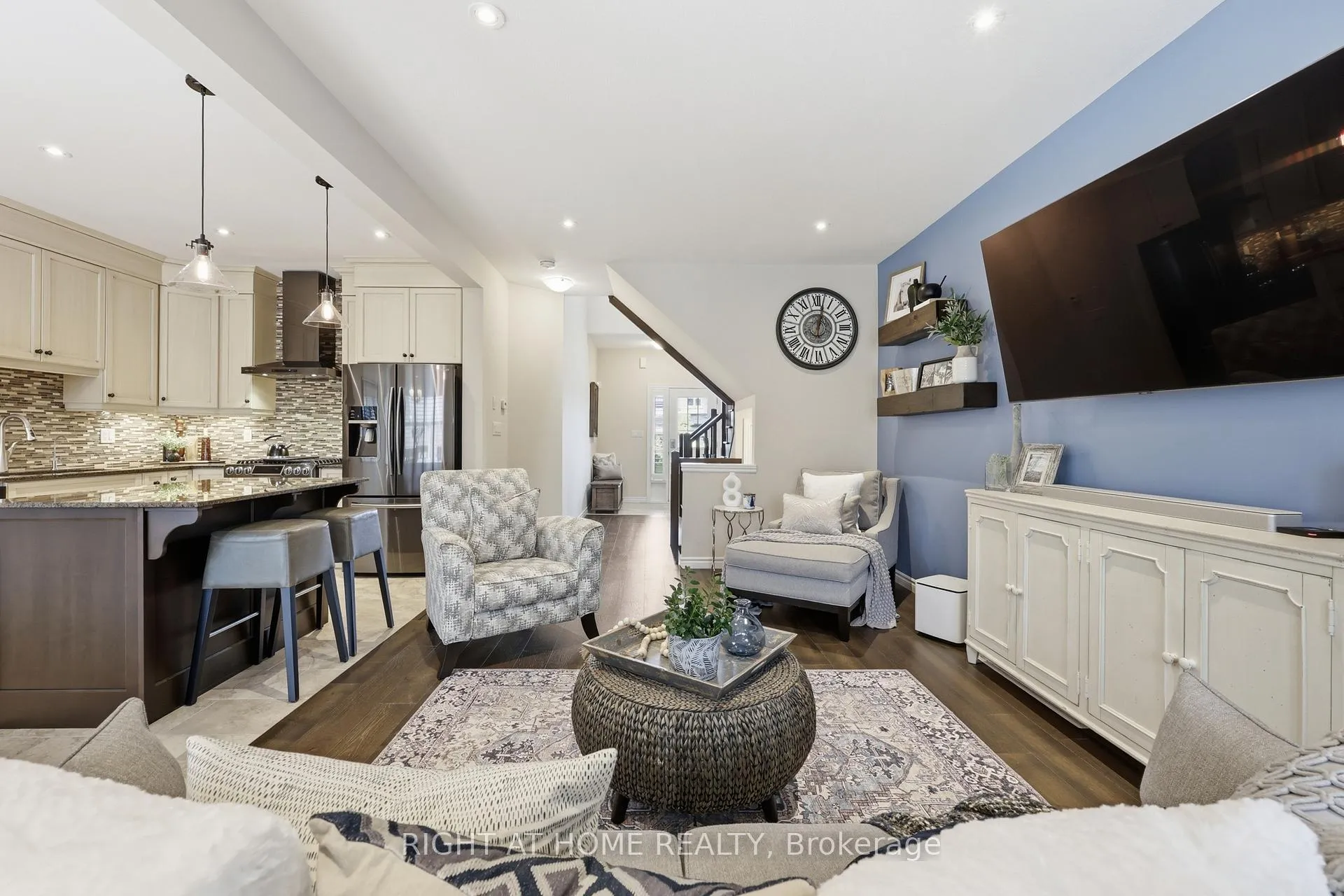 Photo 8 of 33 Vic Chambers Place, Brant, Paris — HOMEH