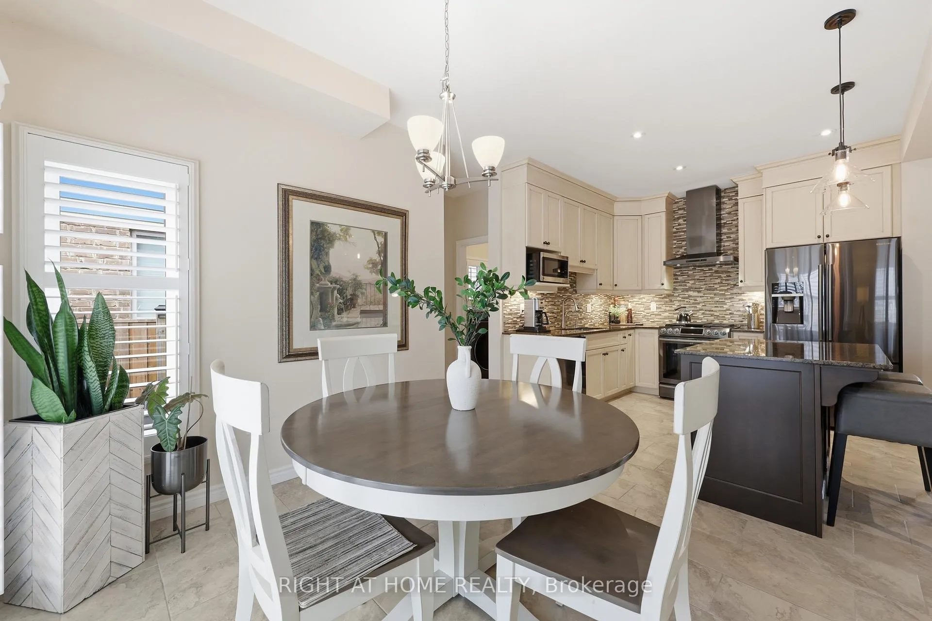 Photo 9 of 33 Vic Chambers Place, Brant, Paris — HOMEH