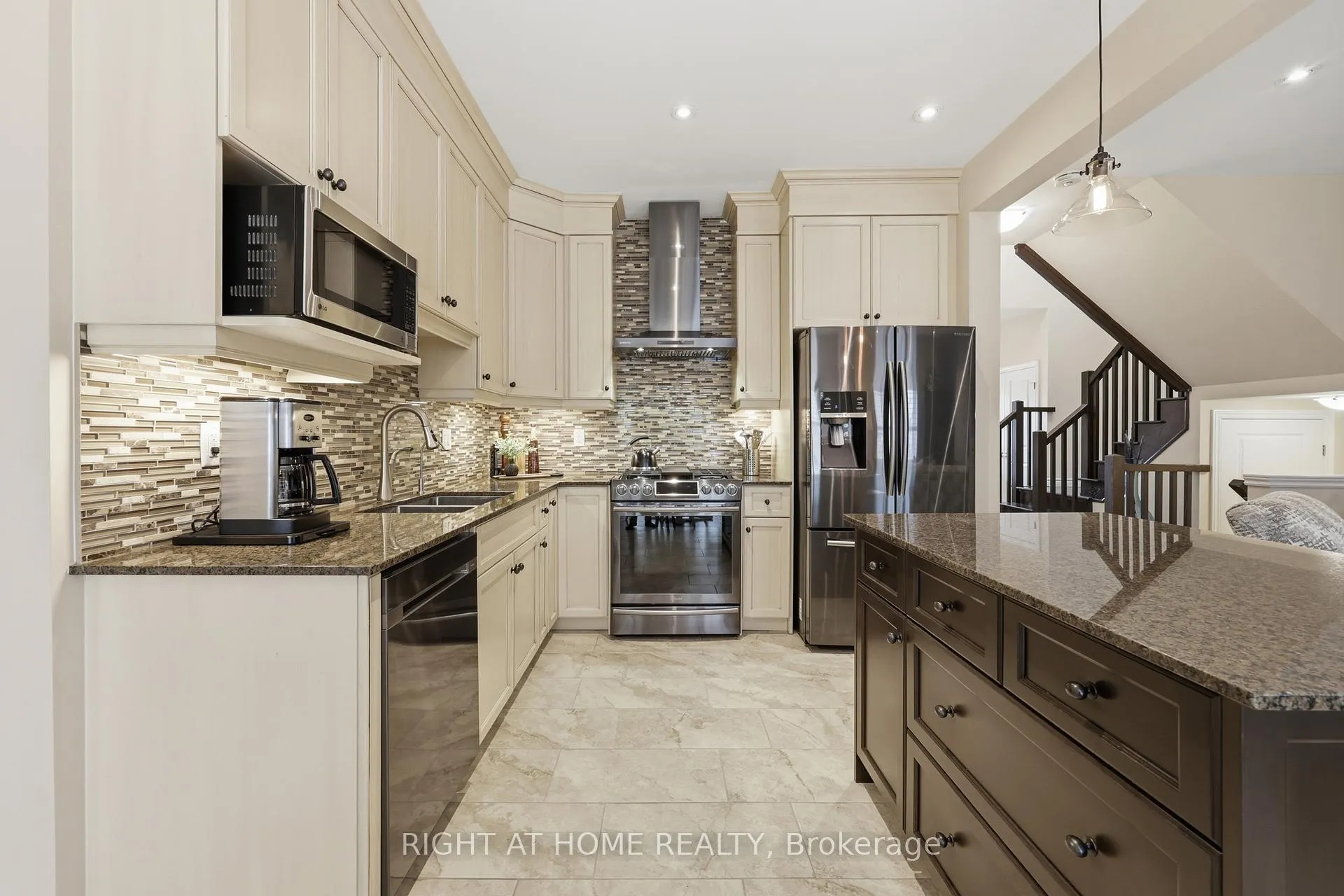 Photo 11 of 33 Vic Chambers Place, Brant, Paris — HOMEH