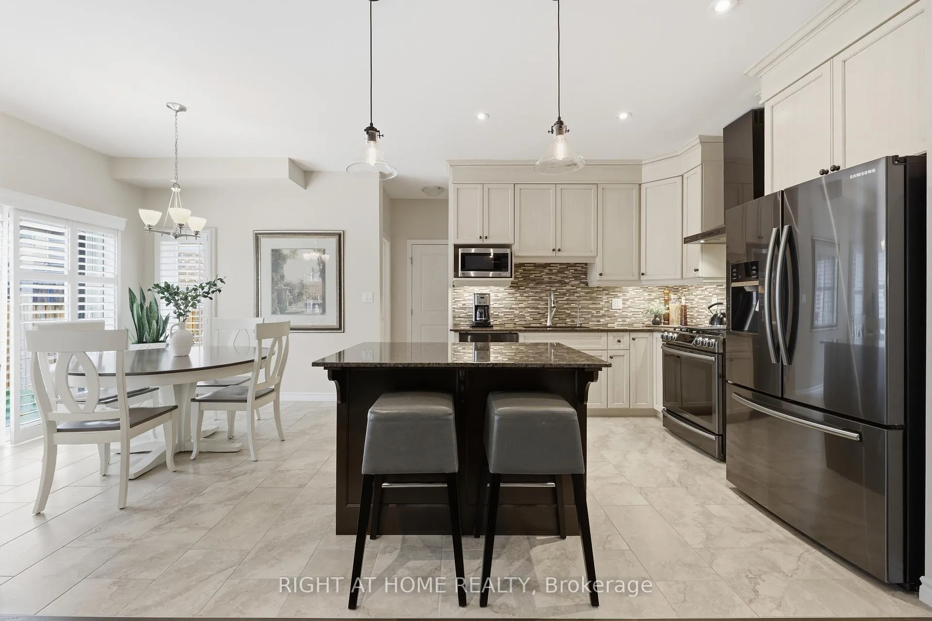 Photo 15 of 33 Vic Chambers Place, Brant, Paris — HOMEH