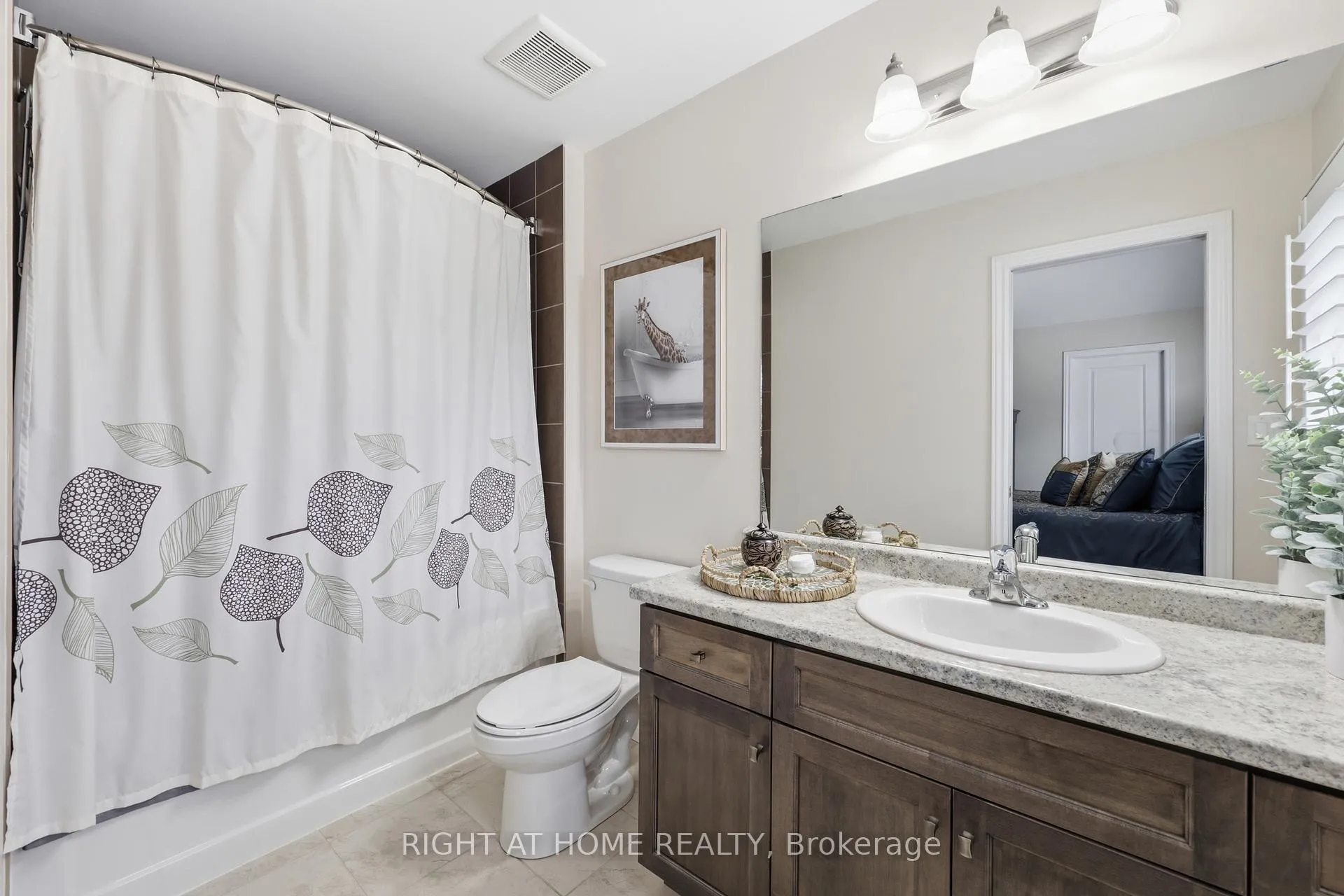 Photo 19 of 33 Vic Chambers Place, Brant, Paris — HOMEH