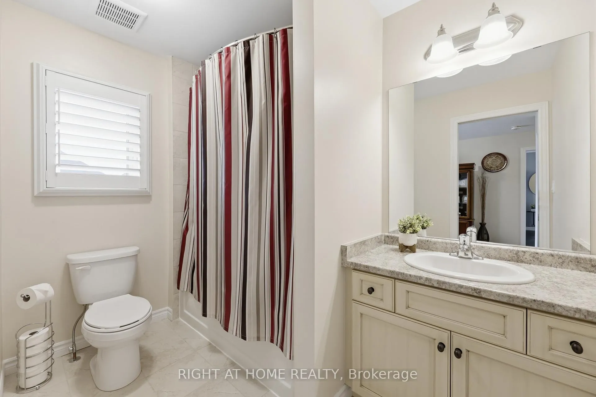 Photo 22 of 33 Vic Chambers Place, Brant, Paris — HOMEH